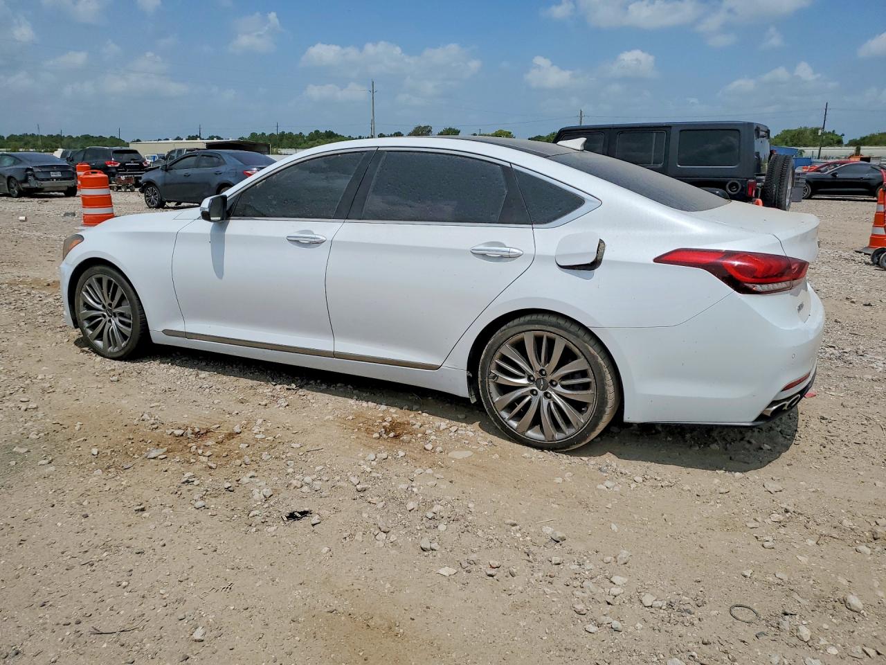 2015 Hyundai Genesis 5.0l White vin: KMHGN4JF9FU054517