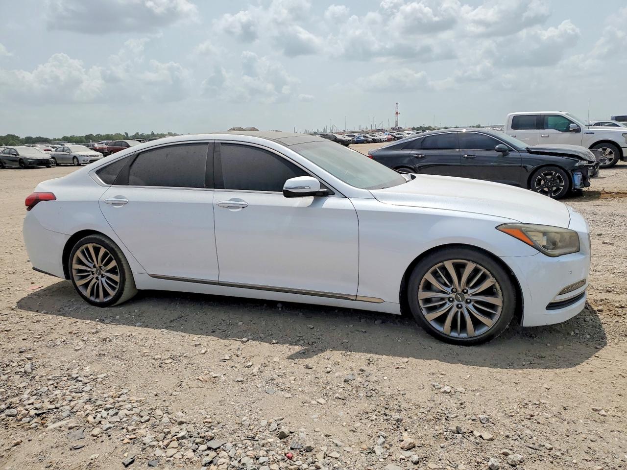 2015 Hyundai Genesis 5.0l White vin: KMHGN4JF9FU054517
