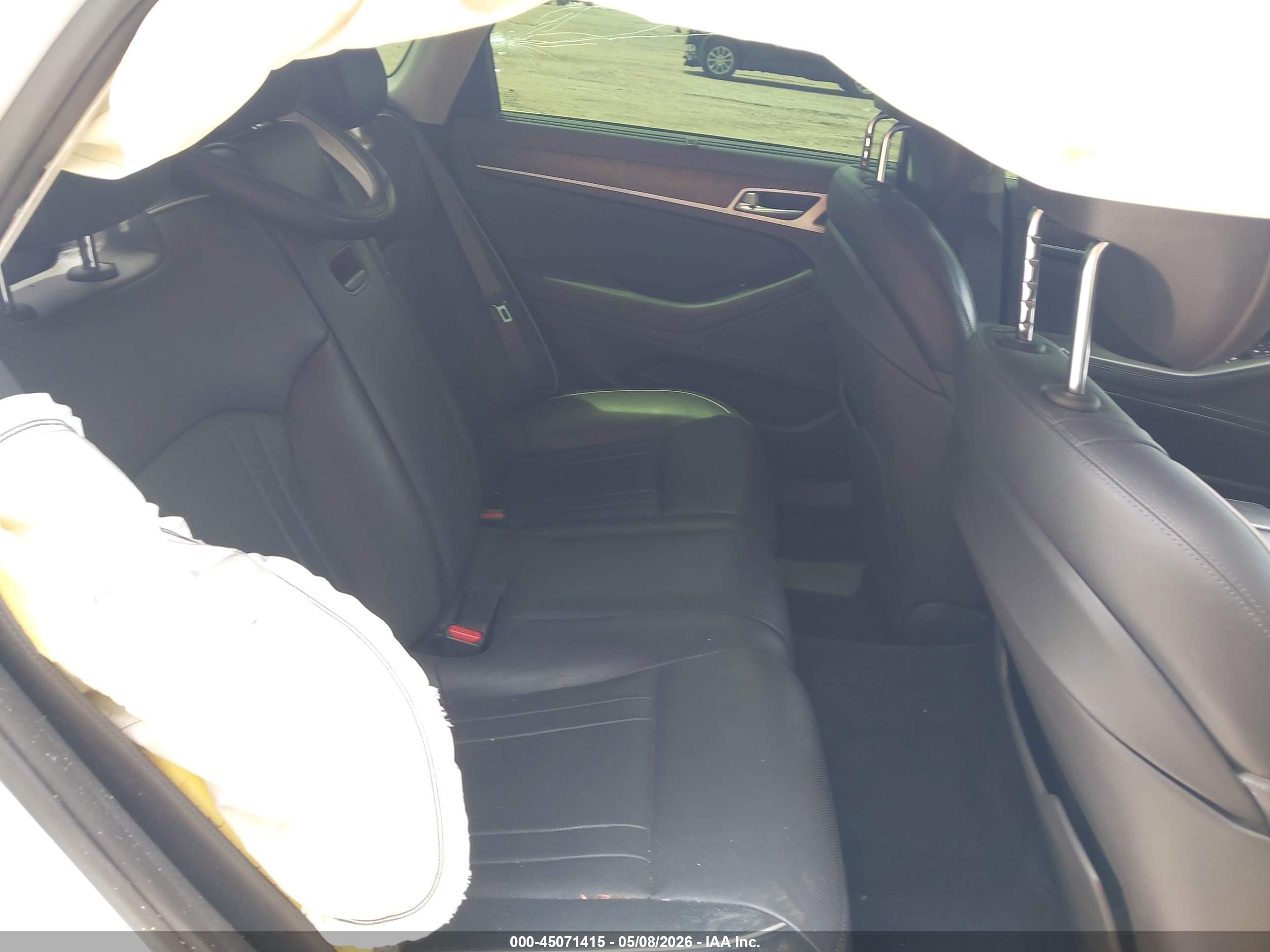 2015 Hyundai Genesis 5.0 White vin: KMHGN4JFXFU043087
