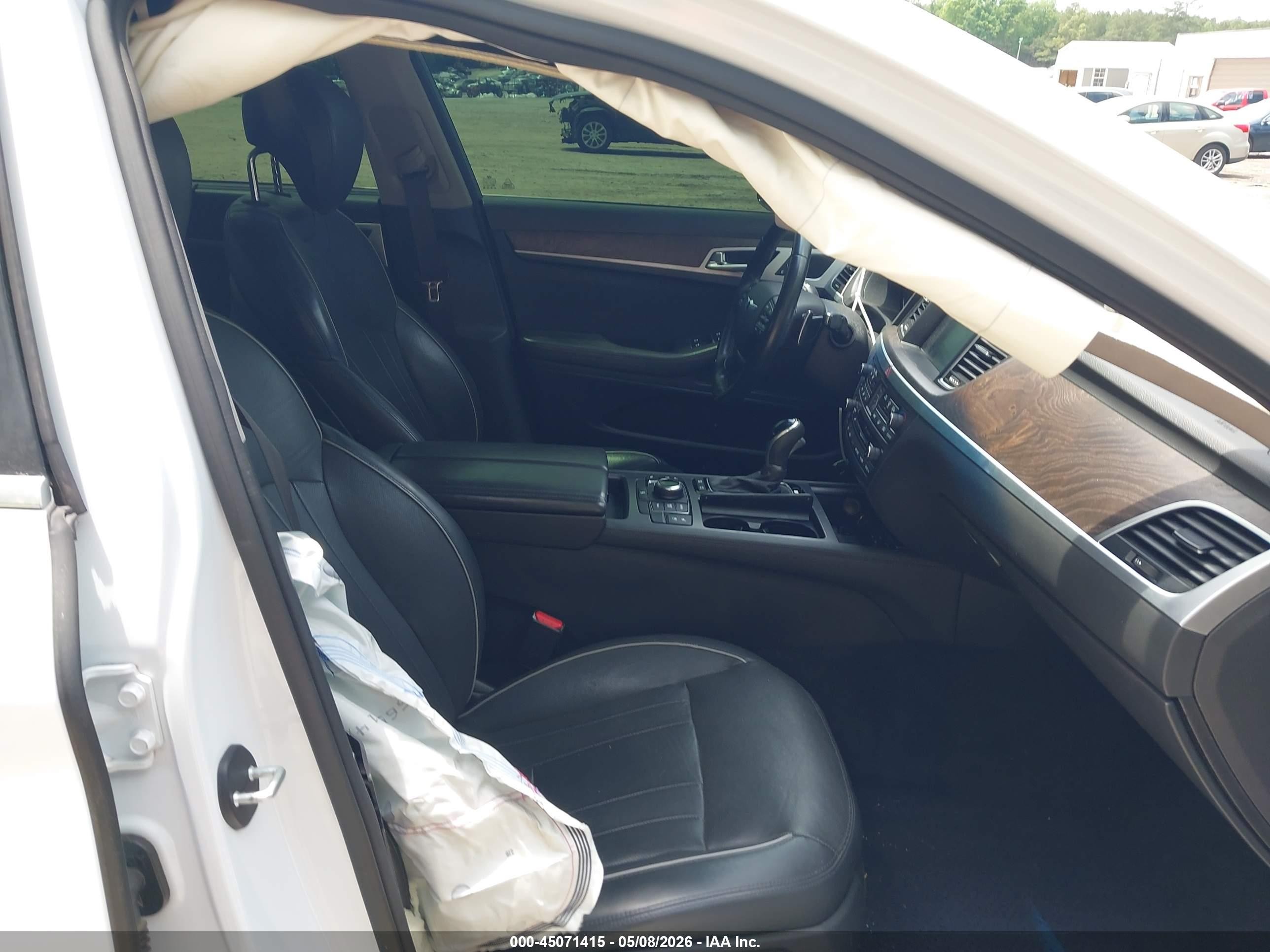 2015 Hyundai Genesis 5.0 White vin: KMHGN4JFXFU043087