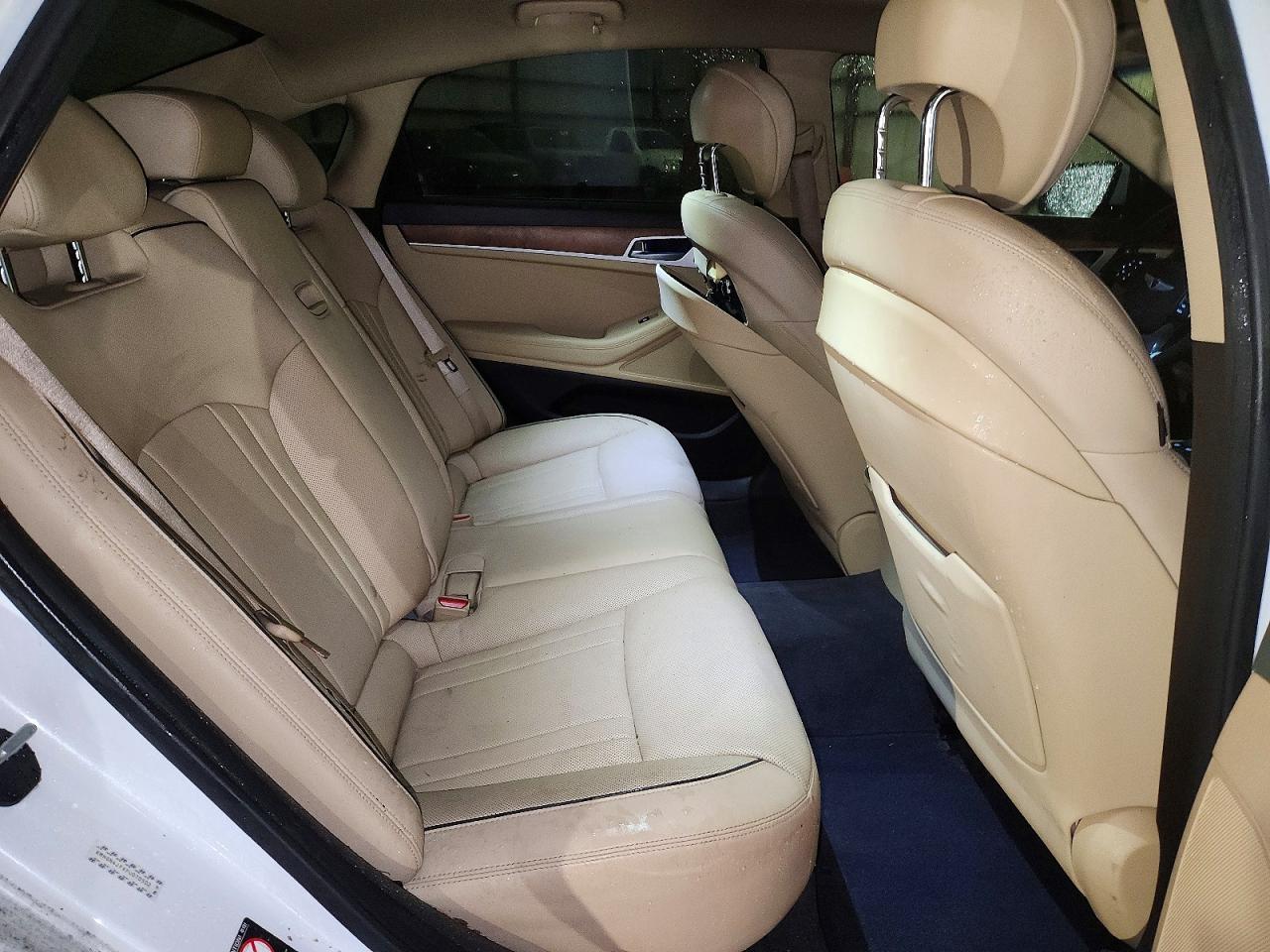 2015 Hyundai Genesis 5.0l White vin: KMHGN4JFXFU070502