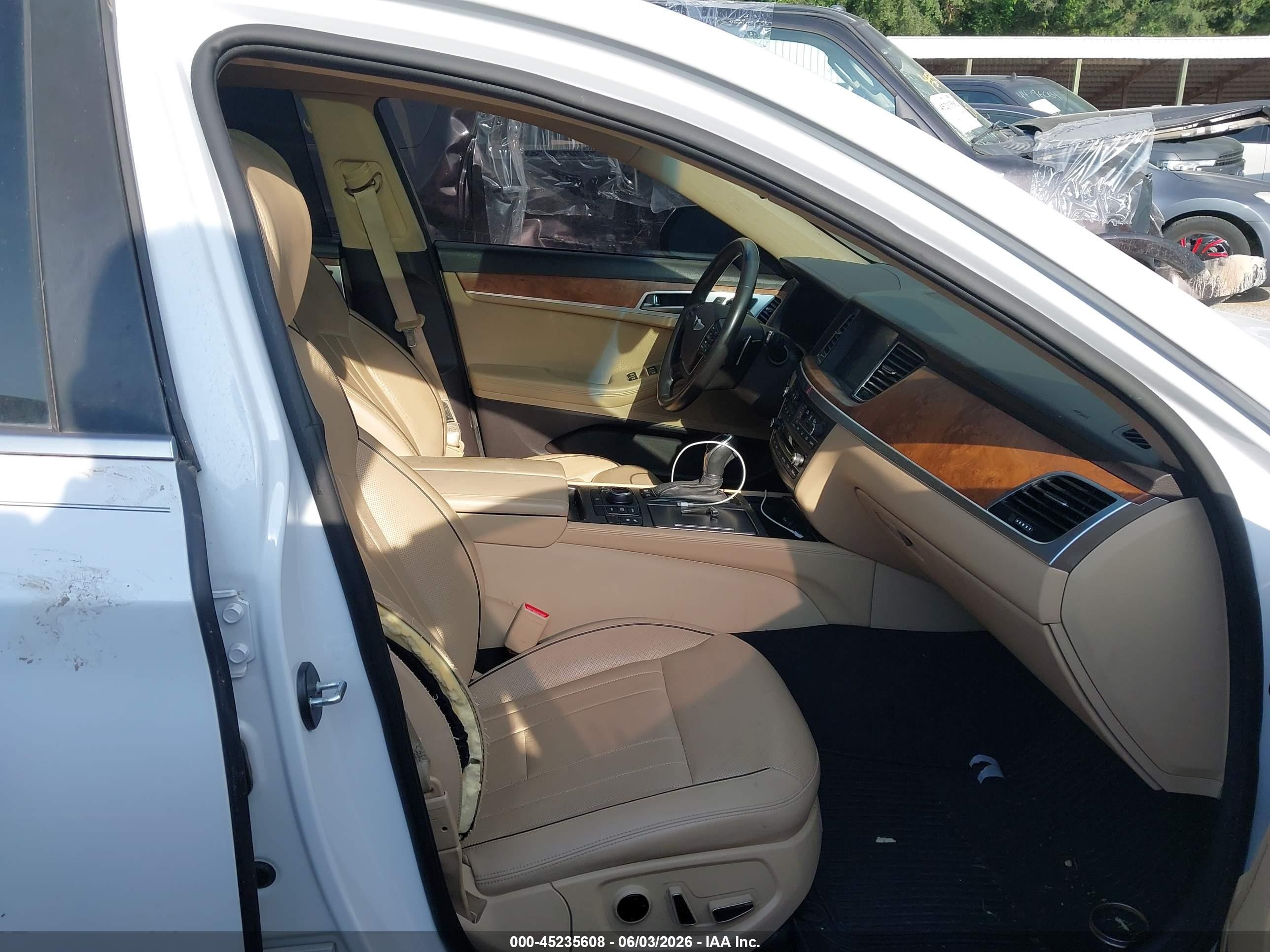 2015 Hyundai Genesis 5.0 White vin: KMHGN4JFXFU076994