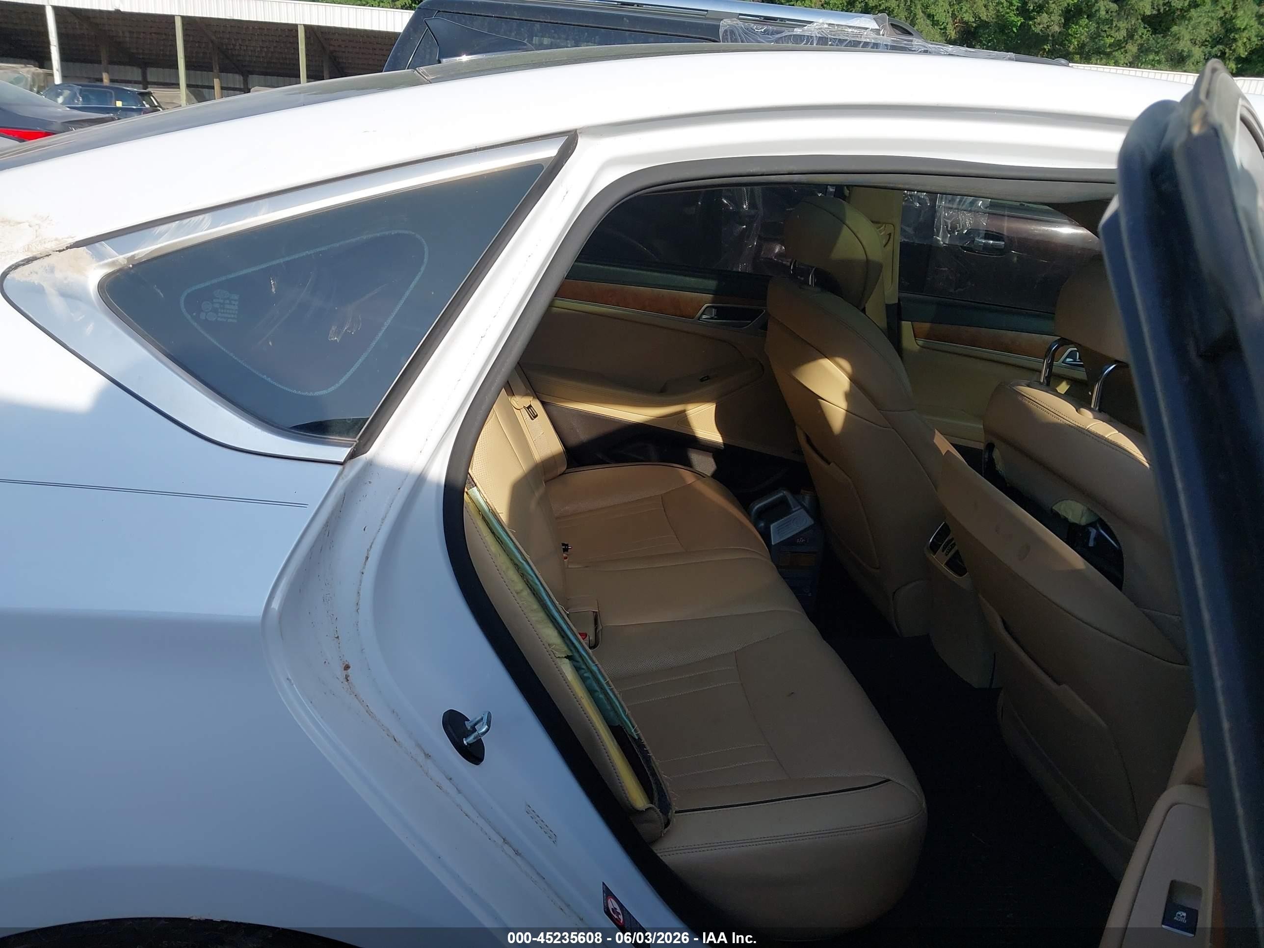 2015 Hyundai Genesis 5.0 White vin: KMHGN4JFXFU076994