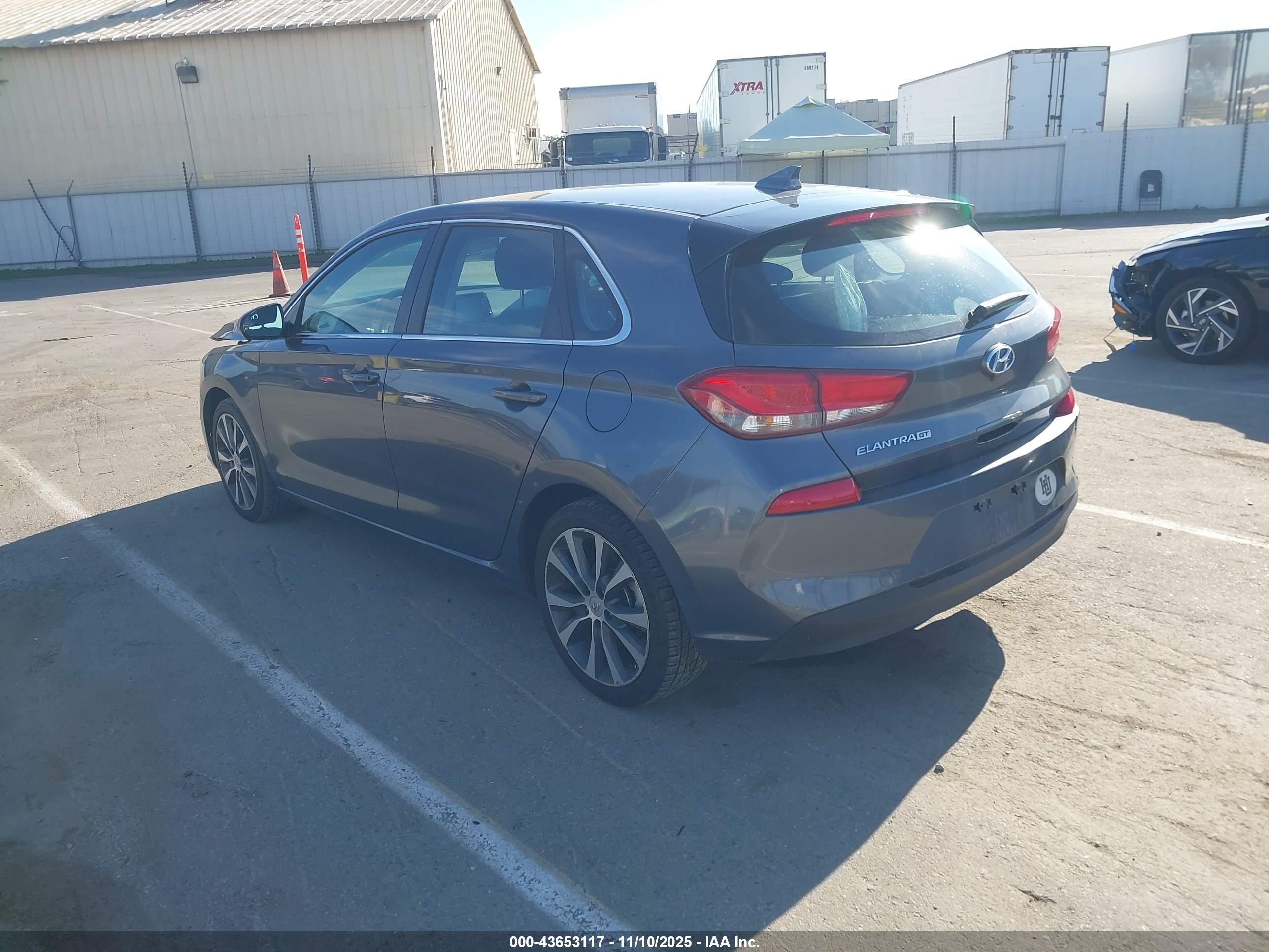 2018 Hyundai Elantra Gt   Gray vin: KMHH35LE0JU035559