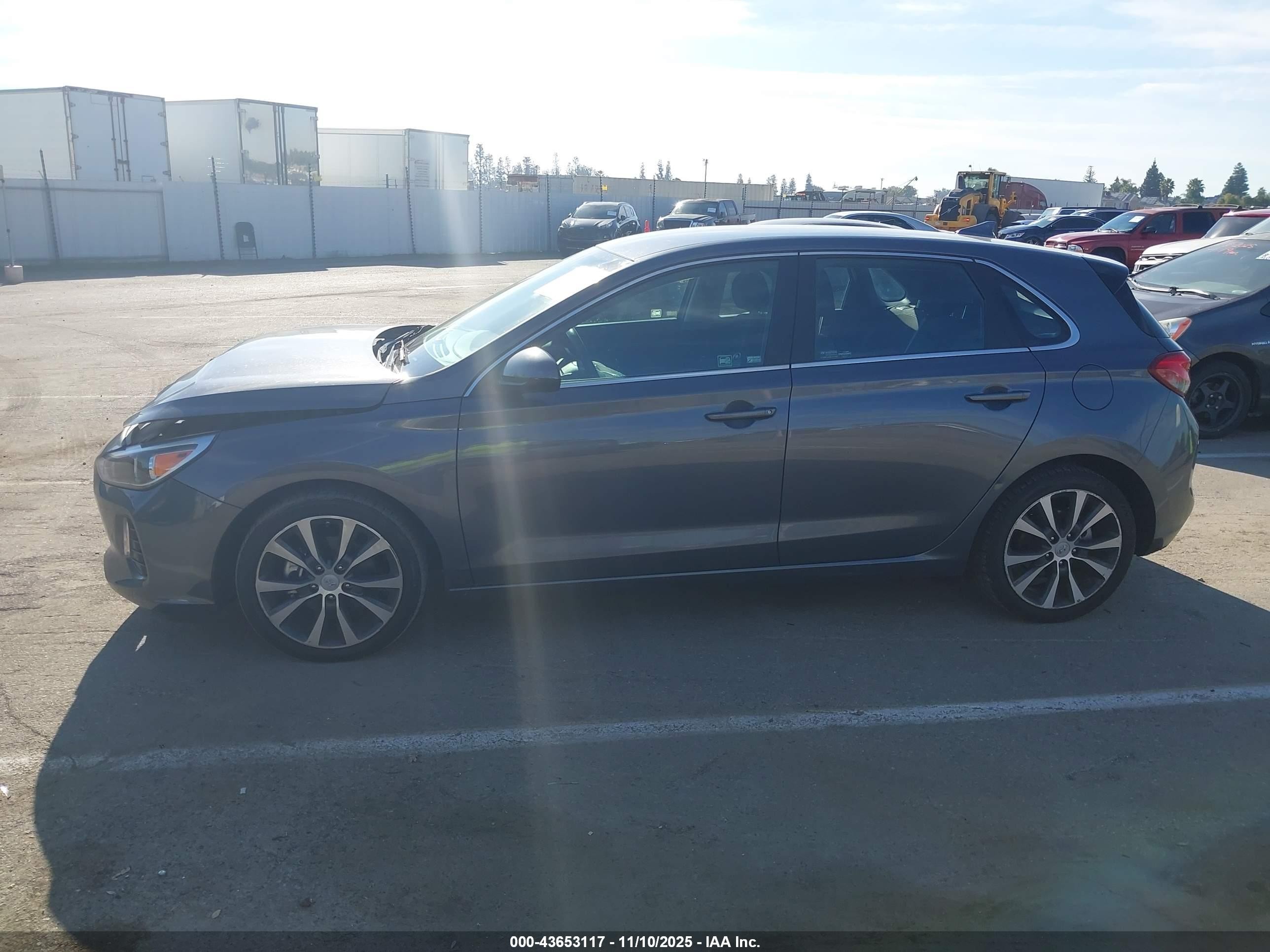 2018 Hyundai Elantra Gt   Gray vin: KMHH35LE0JU035559