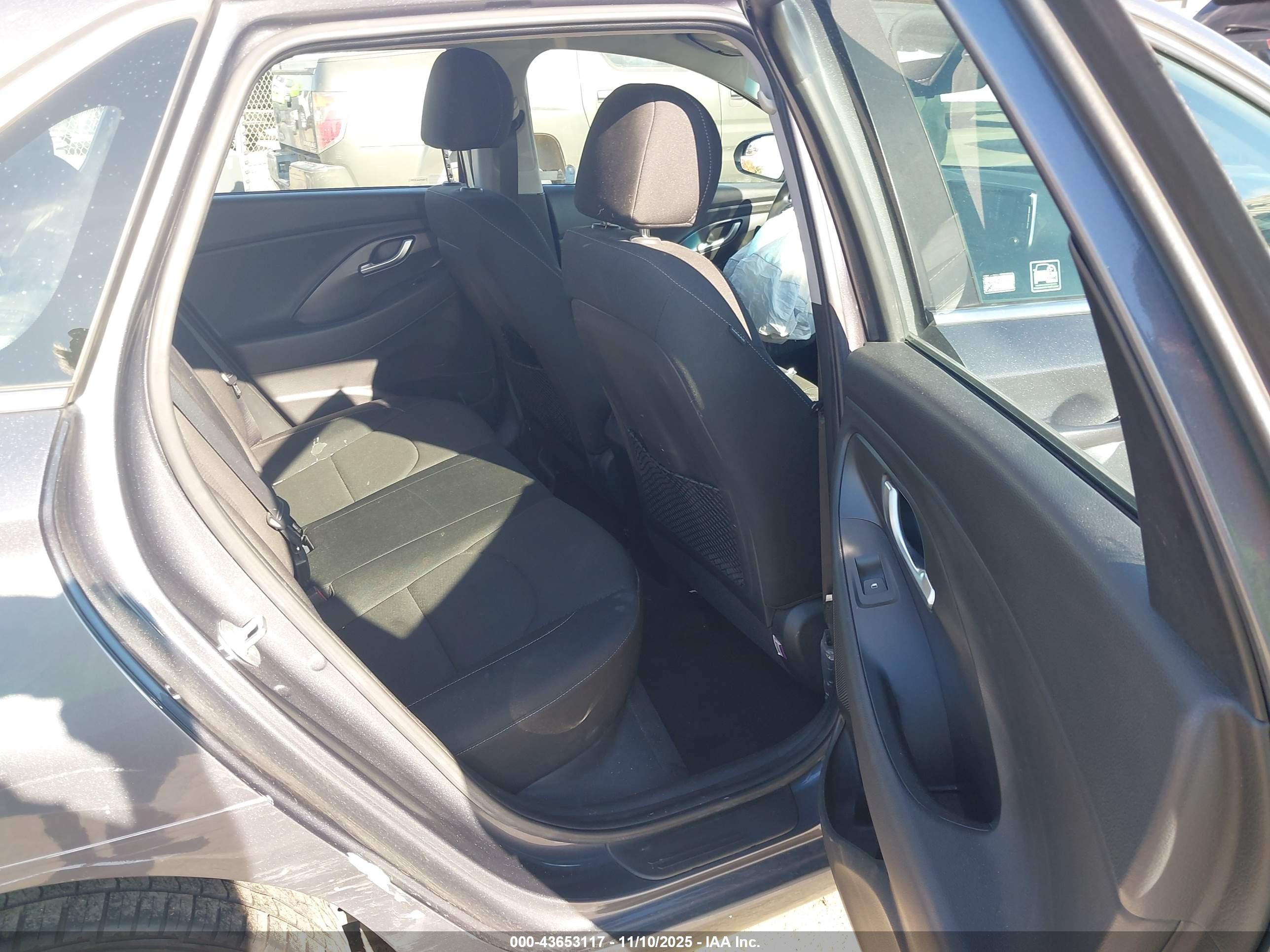 2018 Hyundai Elantra Gt   Gray vin: KMHH35LE0JU035559