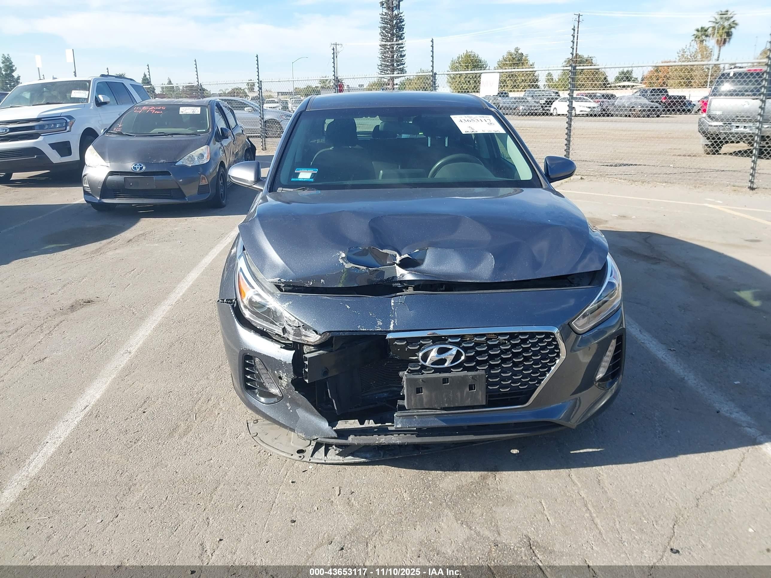 2018 Hyundai Elantra Gt   Gray vin: KMHH35LE0JU035559
