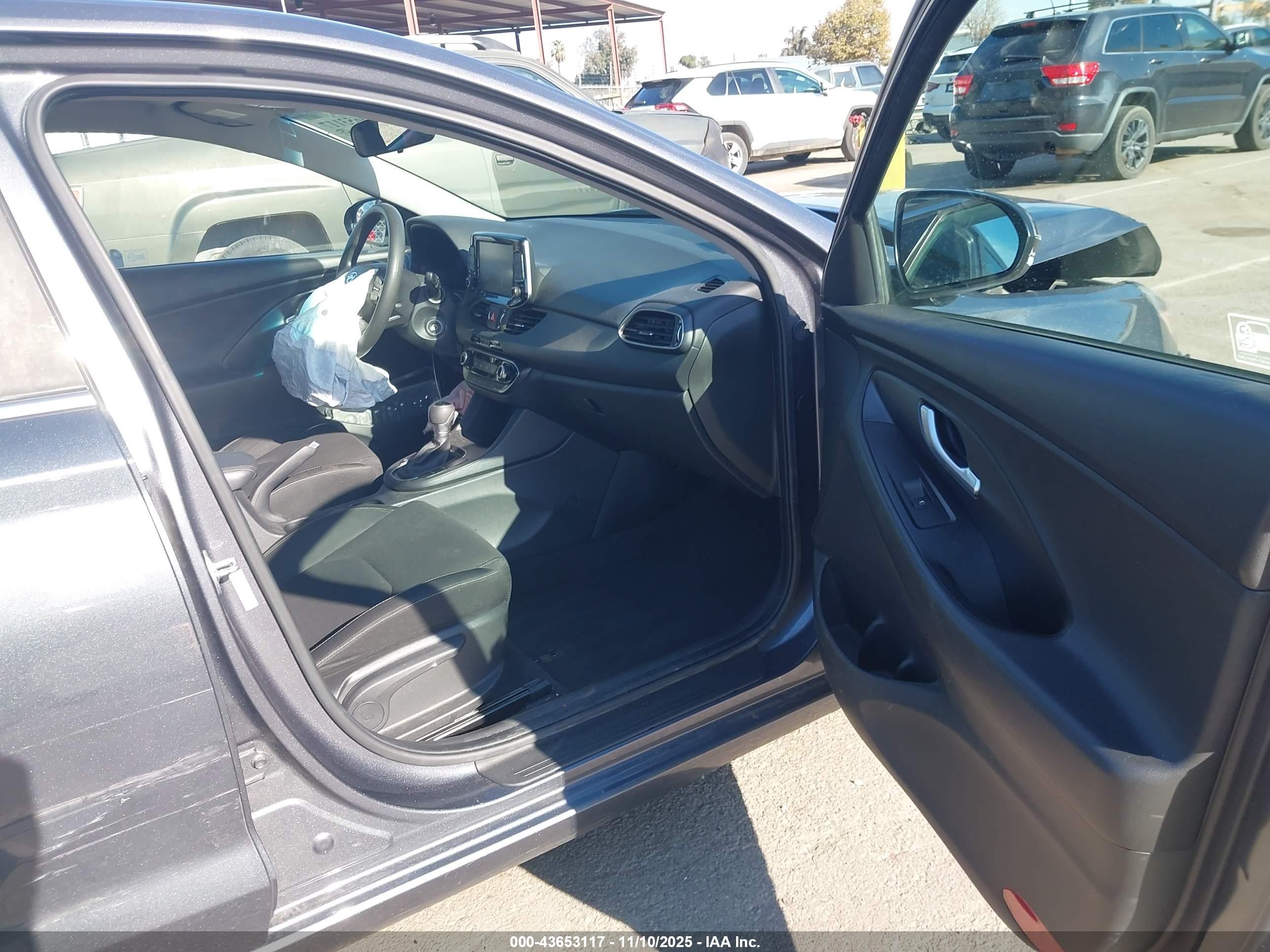 2018 Hyundai Elantra Gt   Gray vin: KMHH35LE0JU035559