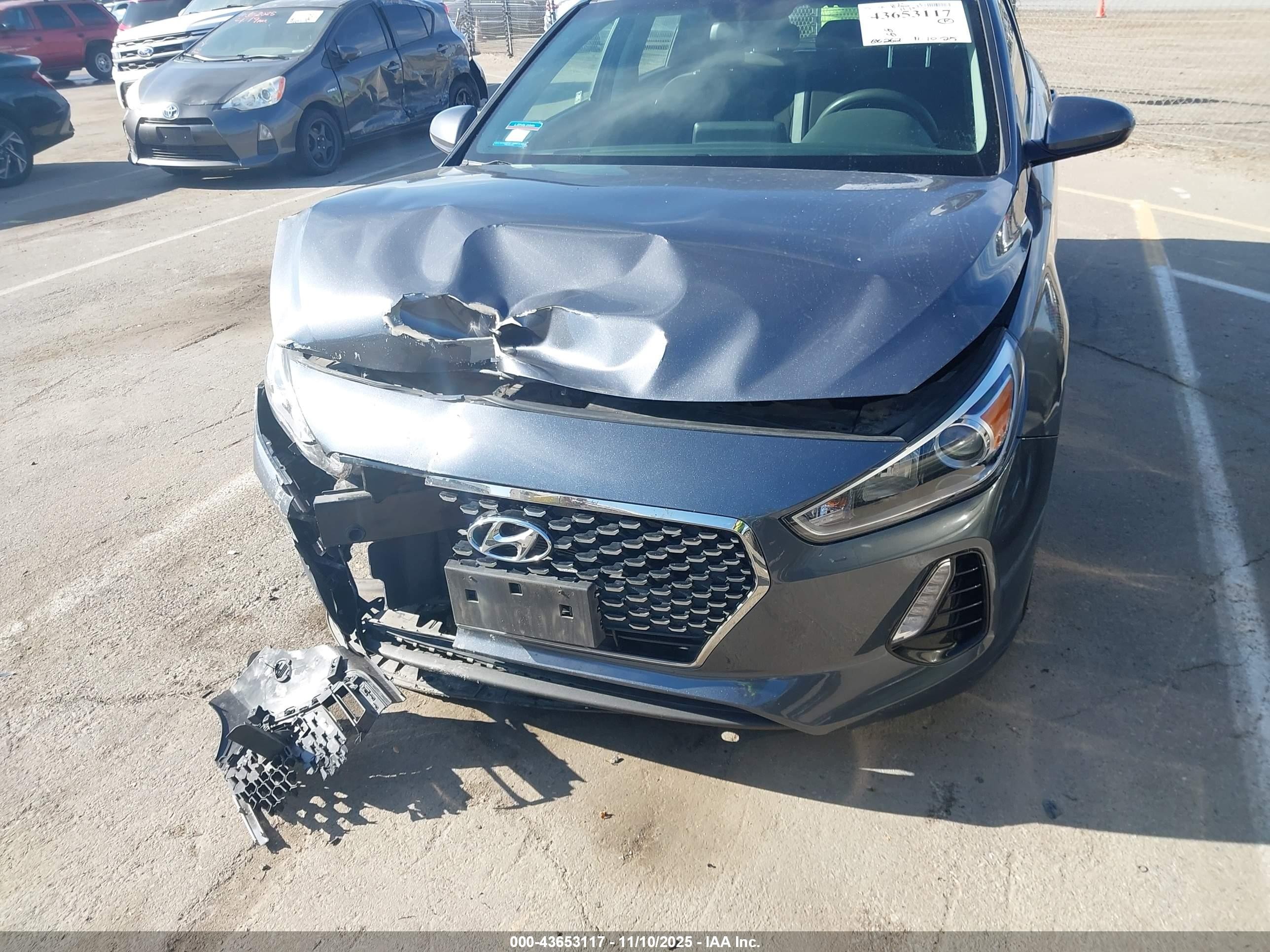 2018 Hyundai Elantra Gt   Gray vin: KMHH35LE0JU035559