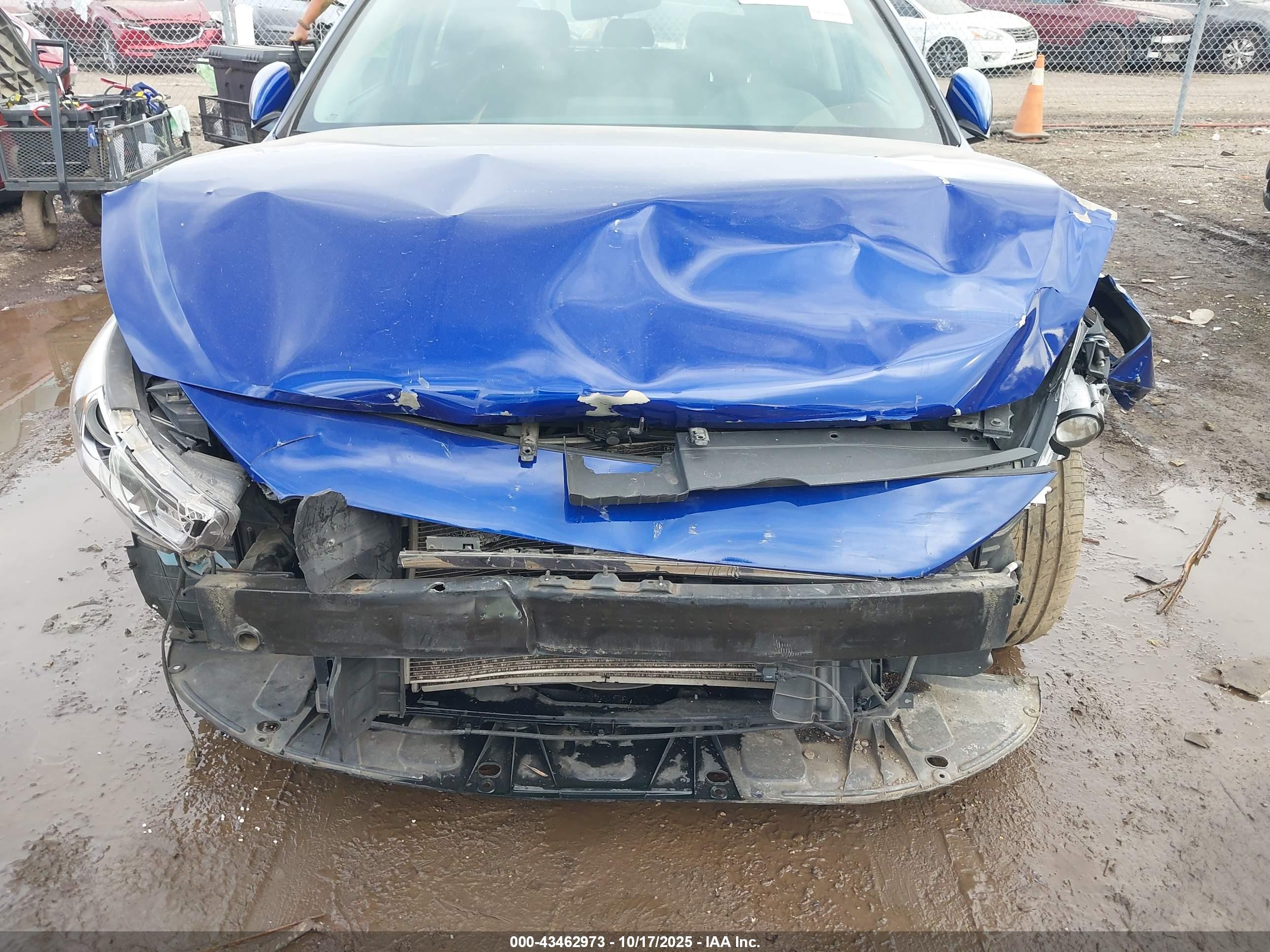 2018 Hyundai Elantra Gt   Blue vin: KMHH35LE1JU076119