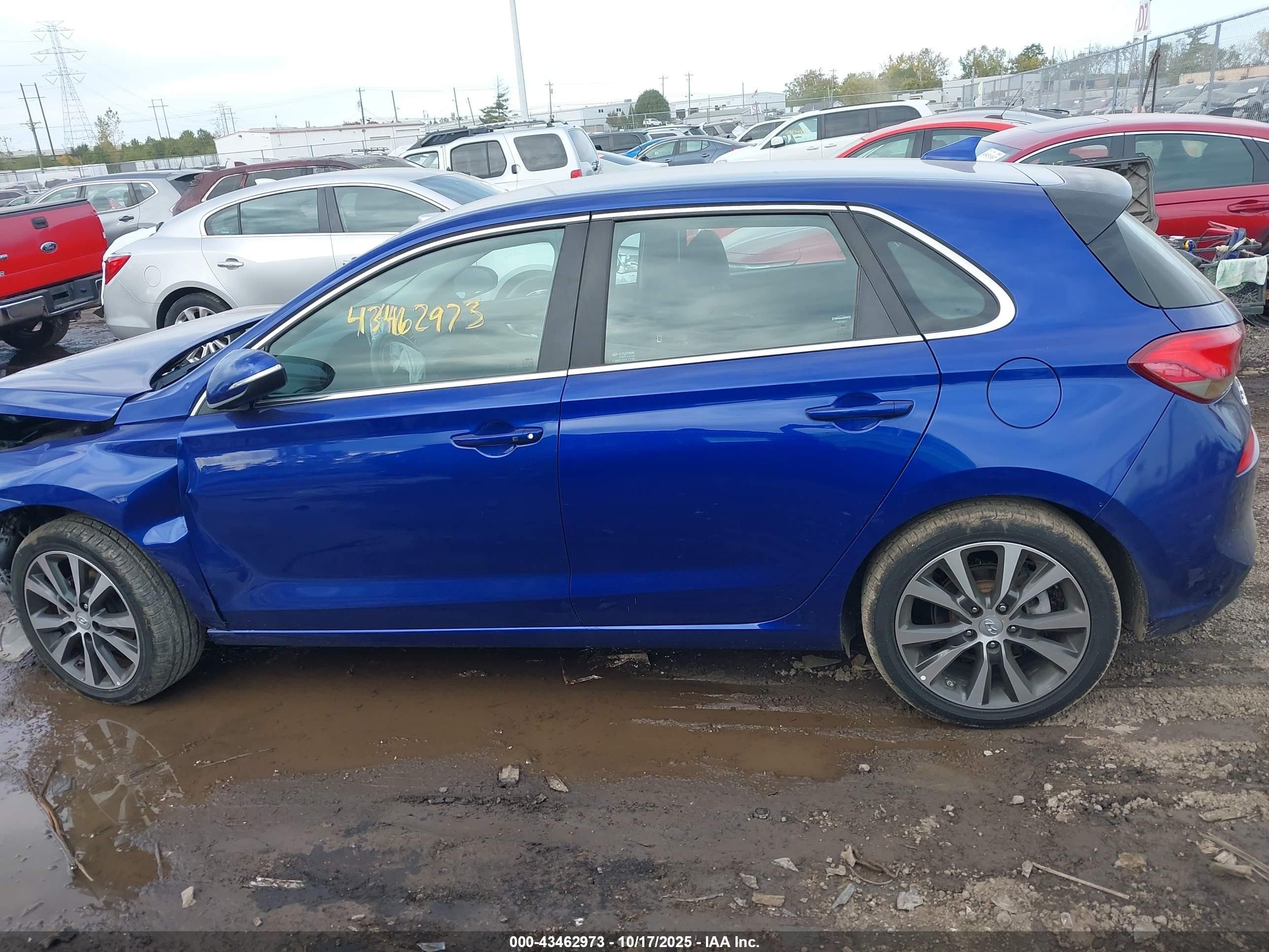 2018 Hyundai Elantra Gt   Blue vin: KMHH35LE1JU076119