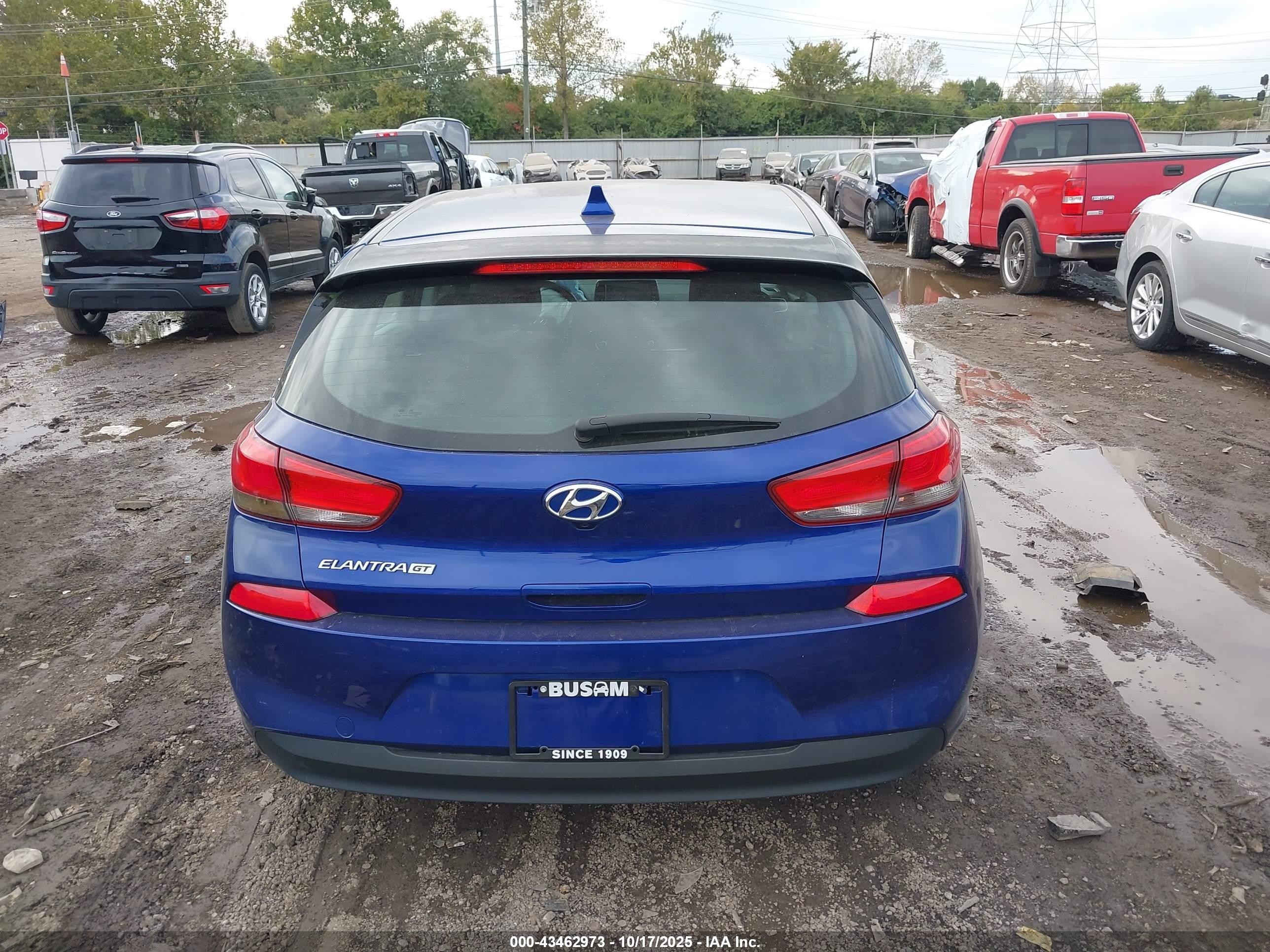 2018 Hyundai Elantra Gt   Blue vin: KMHH35LE1JU076119