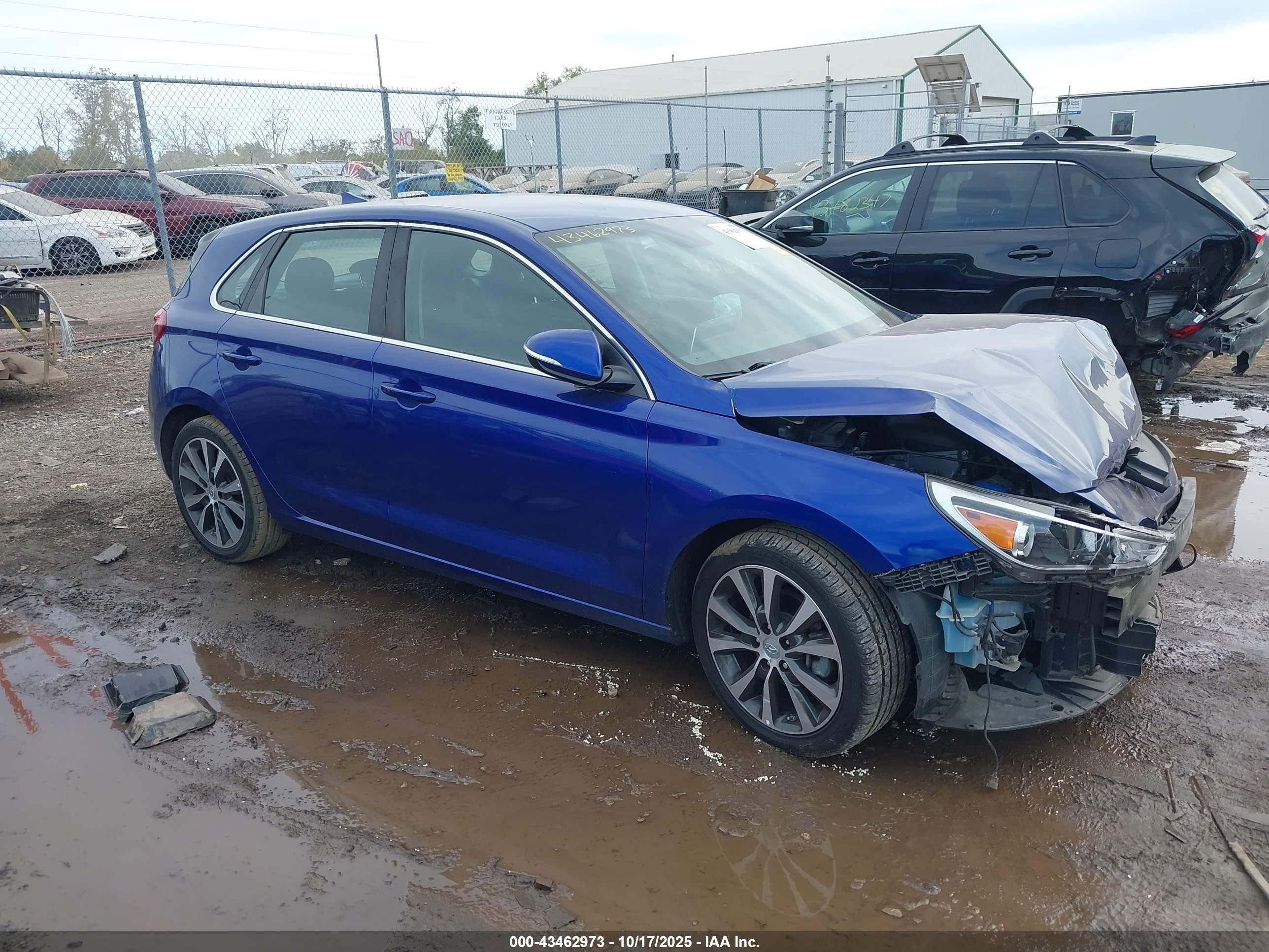 2018 Hyundai Elantra Gt   Blue vin: KMHH35LE1JU076119