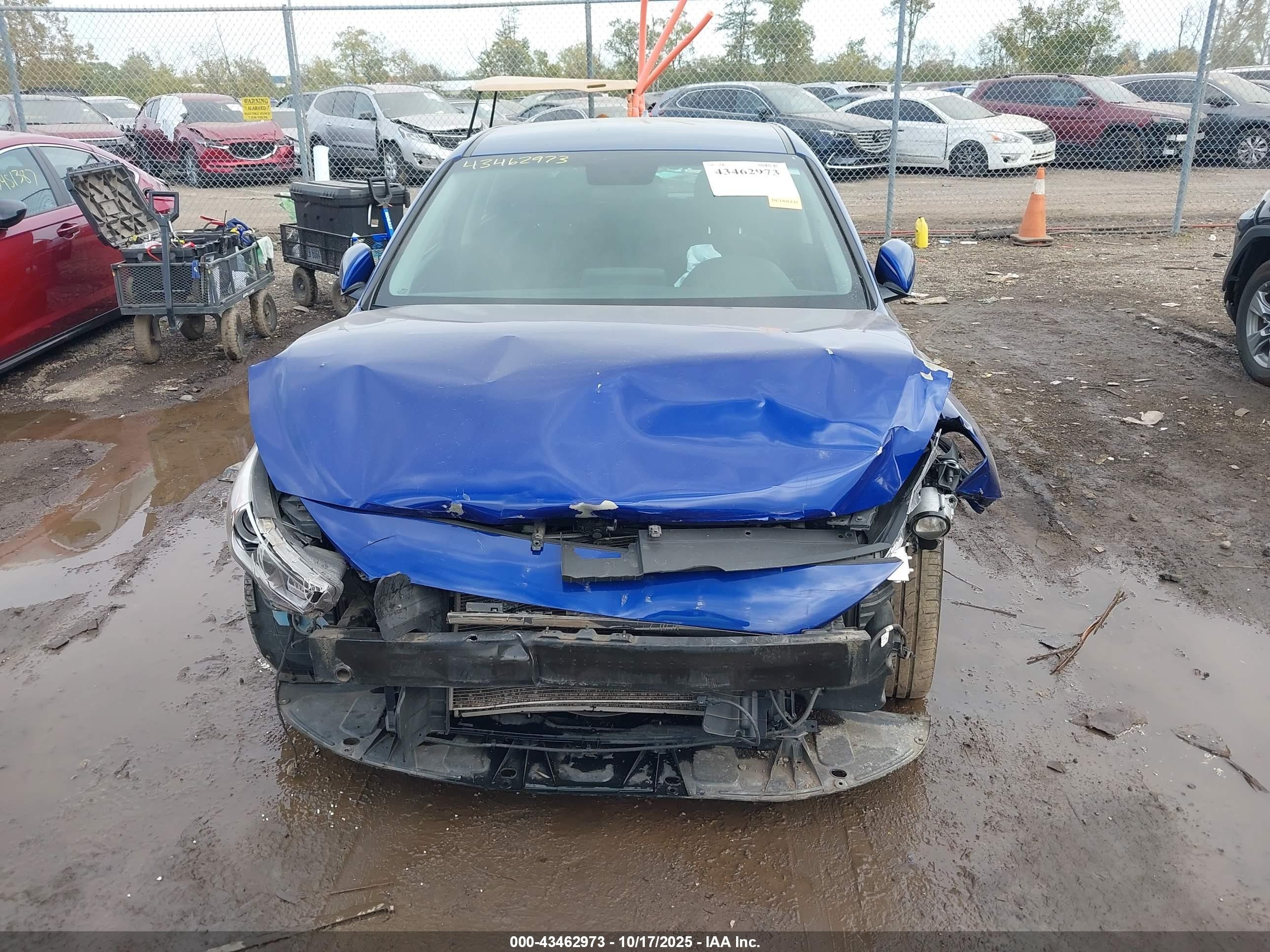 2018 Hyundai Elantra Gt   Blue vin: KMHH35LE1JU076119