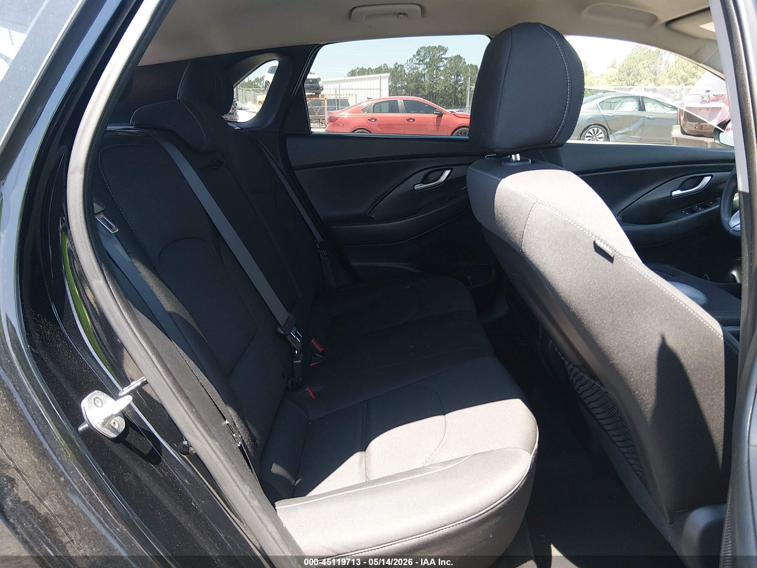 2018 Hyundai Elantra Gt   Black vin: KMHH35LE2JU025552