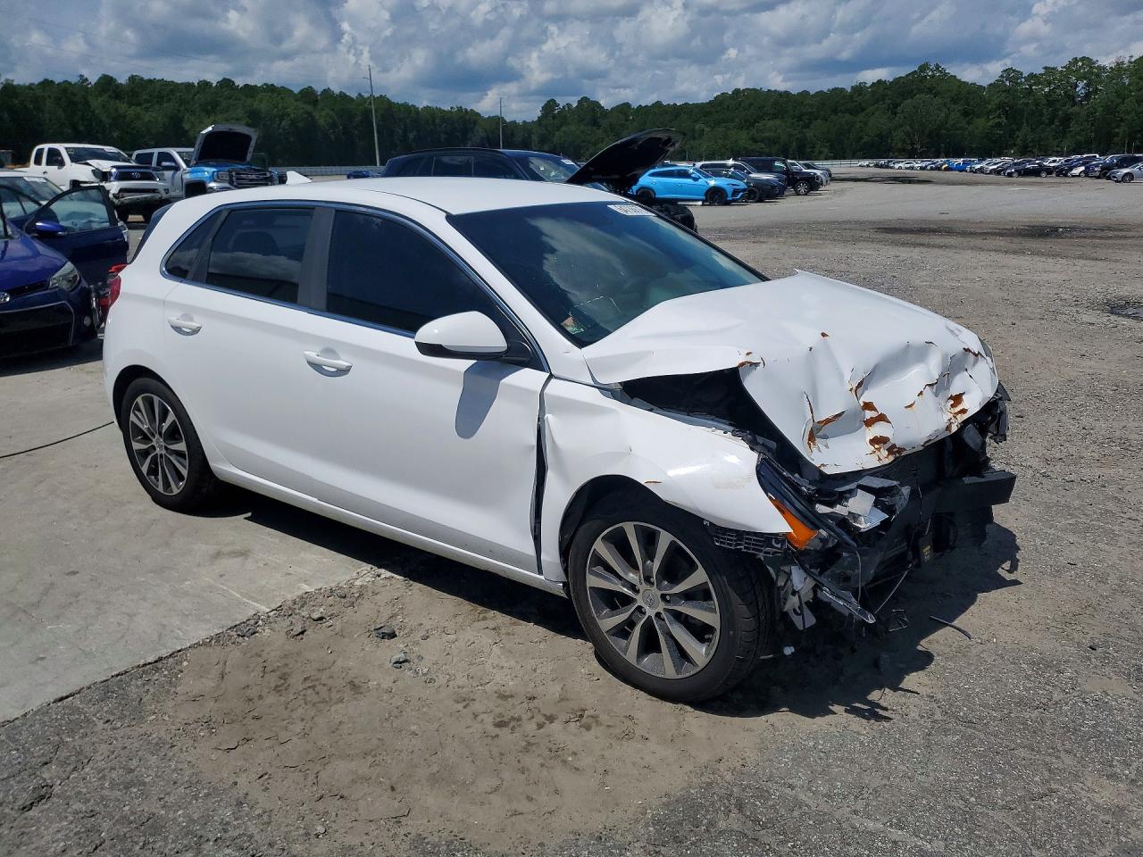 2018 Hyundai Elantra Gt Base White vin: KMHH35LE5JU018062