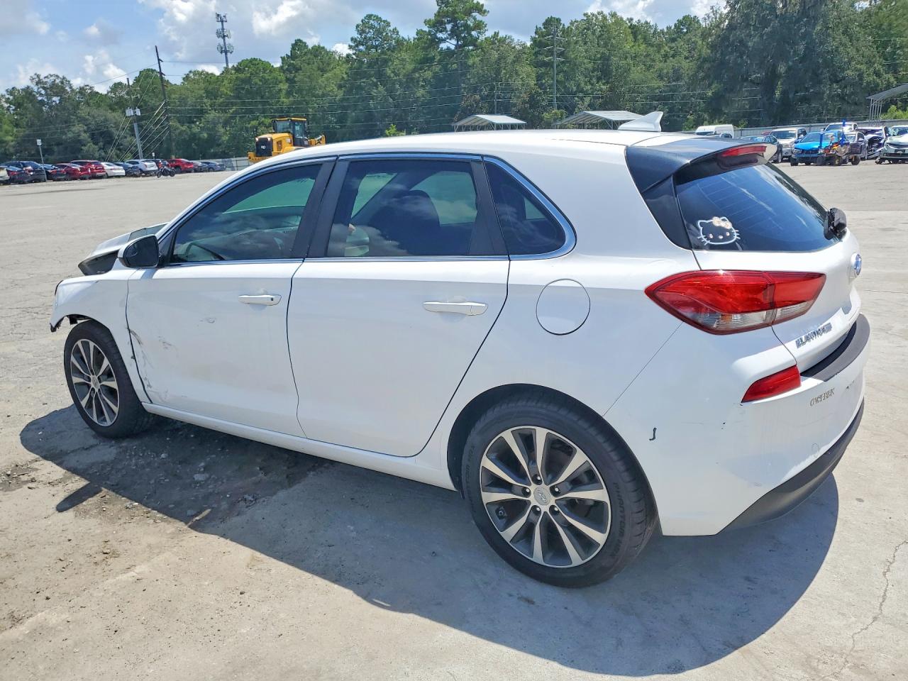 2018 Hyundai Elantra Gt Base White vin: KMHH35LE5JU018062