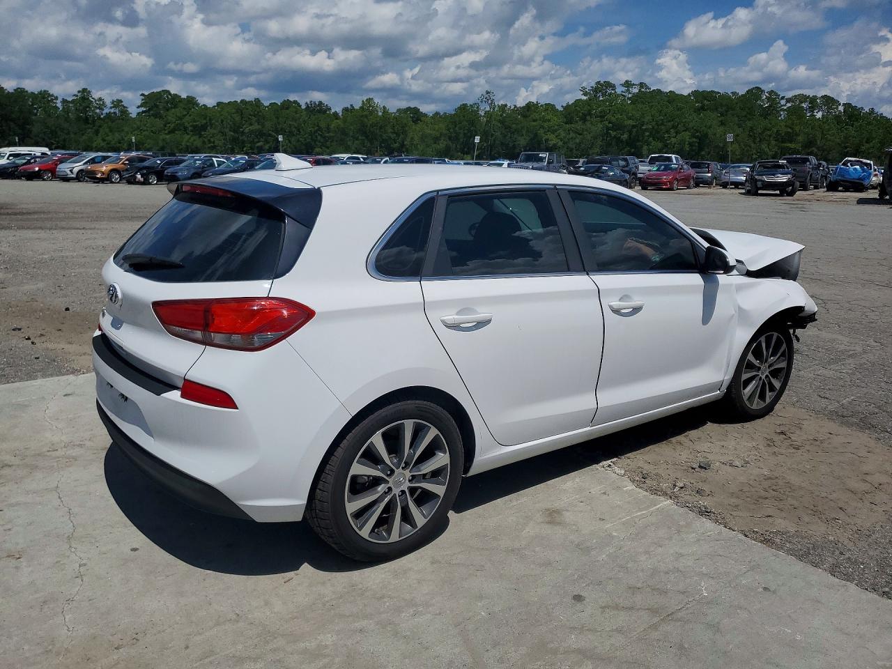 2018 Hyundai Elantra Gt Base White vin: KMHH35LE5JU018062