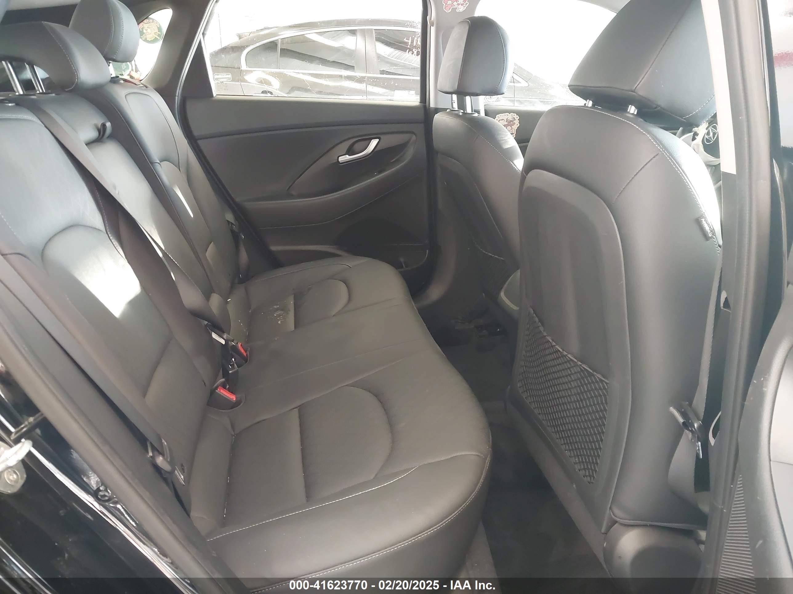 2020 Hyundai Elantra Gt   Black vin: KMHH35LE9LU124307