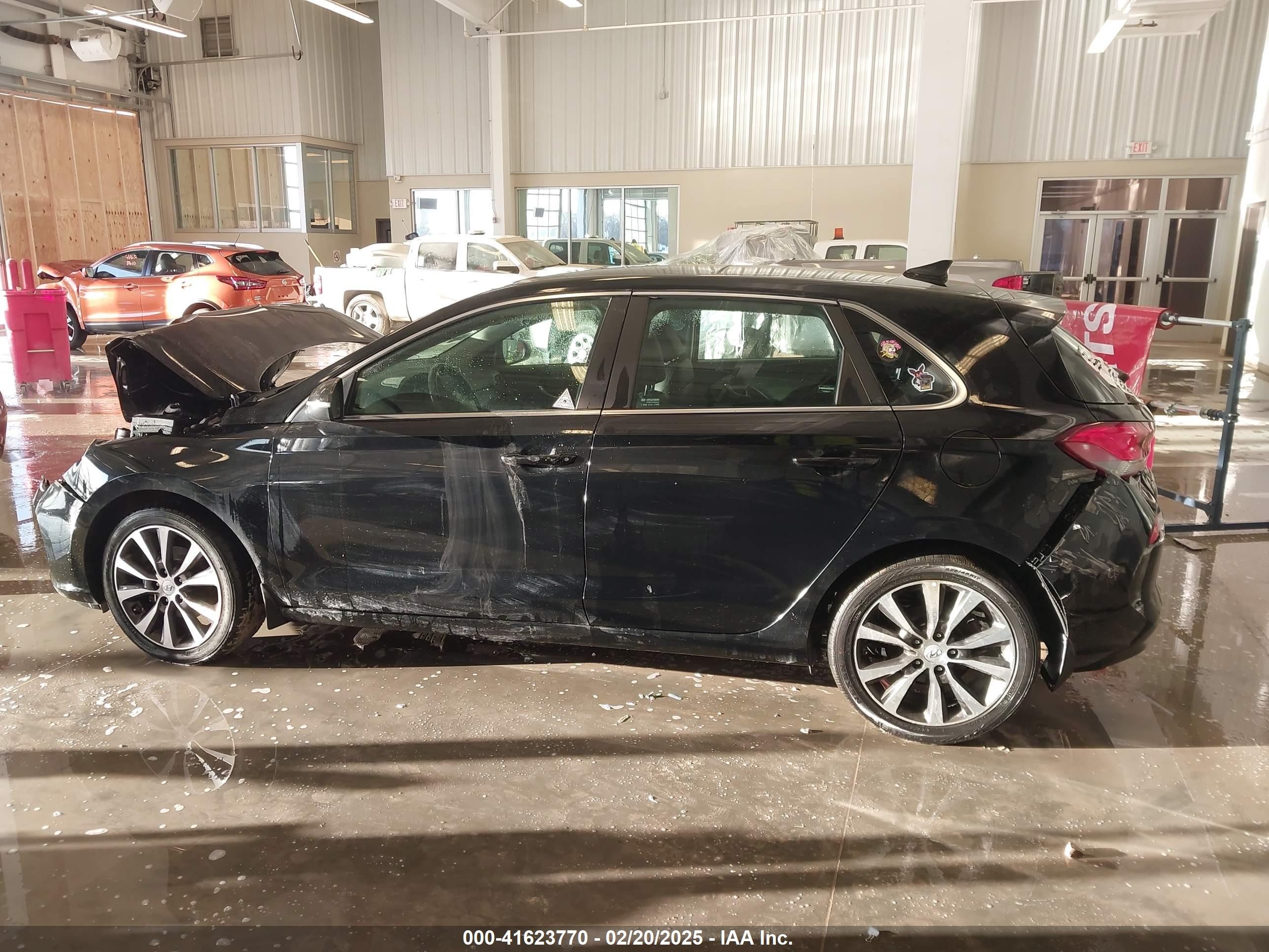 2020 Hyundai Elantra Gt   Black vin: KMHH35LE9LU124307