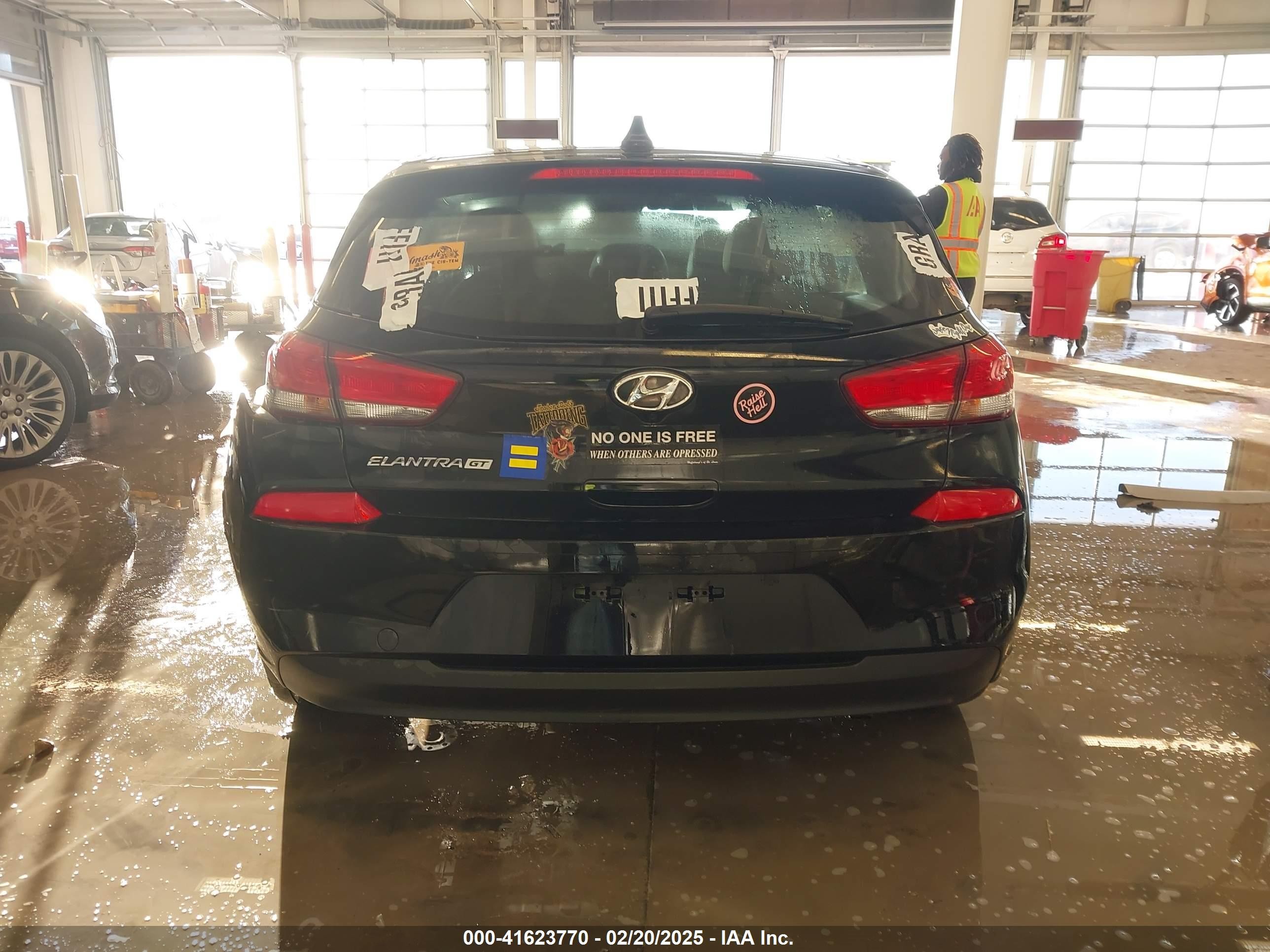 2020 Hyundai Elantra Gt   Black vin: KMHH35LE9LU124307
