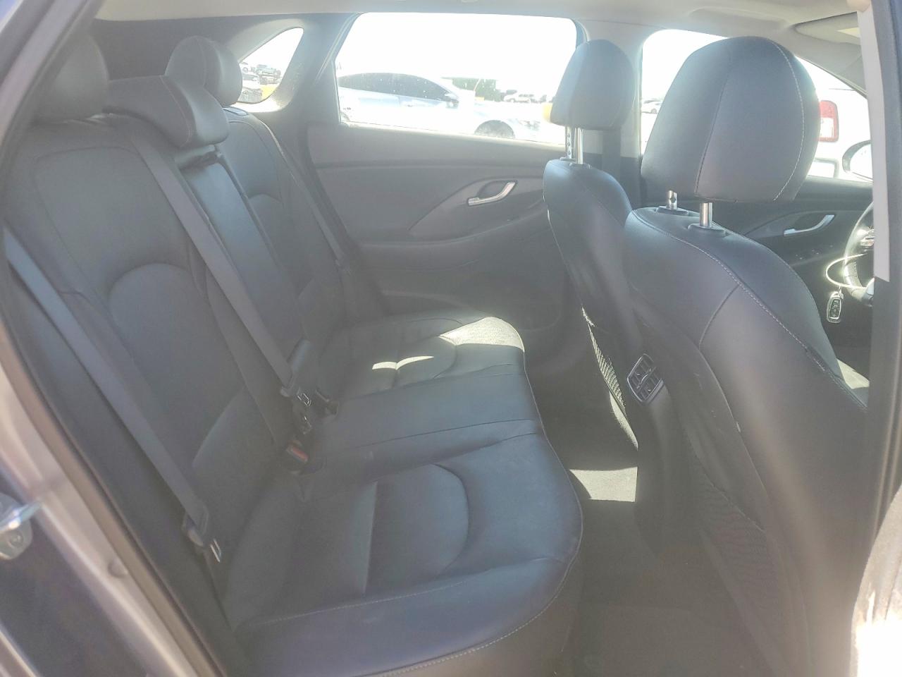 2018 Hyundai Elantra Gt Base Gray vin: KMHH35LEXJU041790