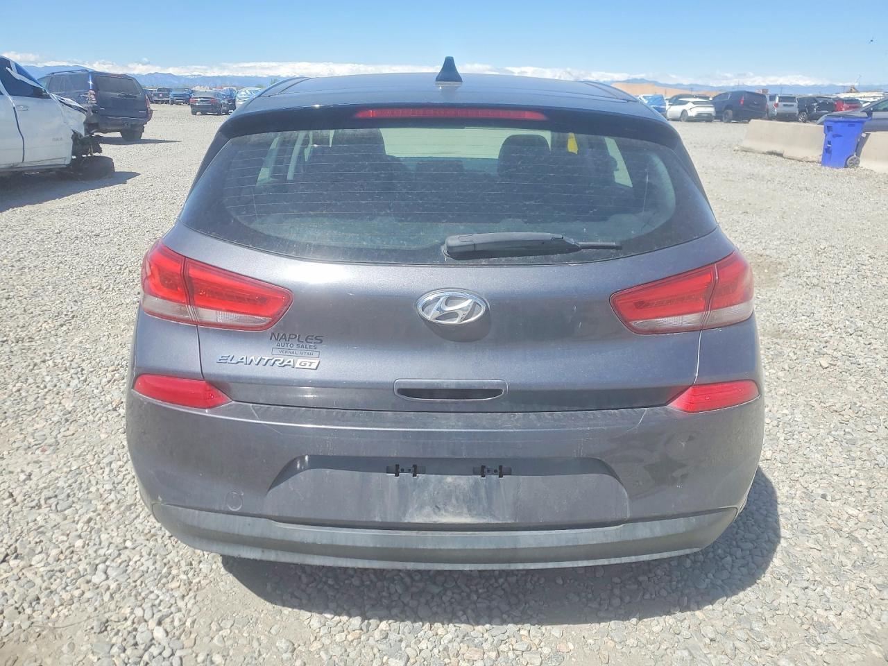 2018 Hyundai Elantra Gt Base Gray vin: KMHH35LEXJU041790