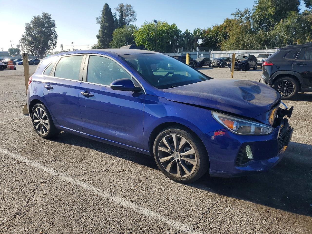 2018 Hyundai Elantra Gt Base Blue vin: KMHH35LEXJU079598