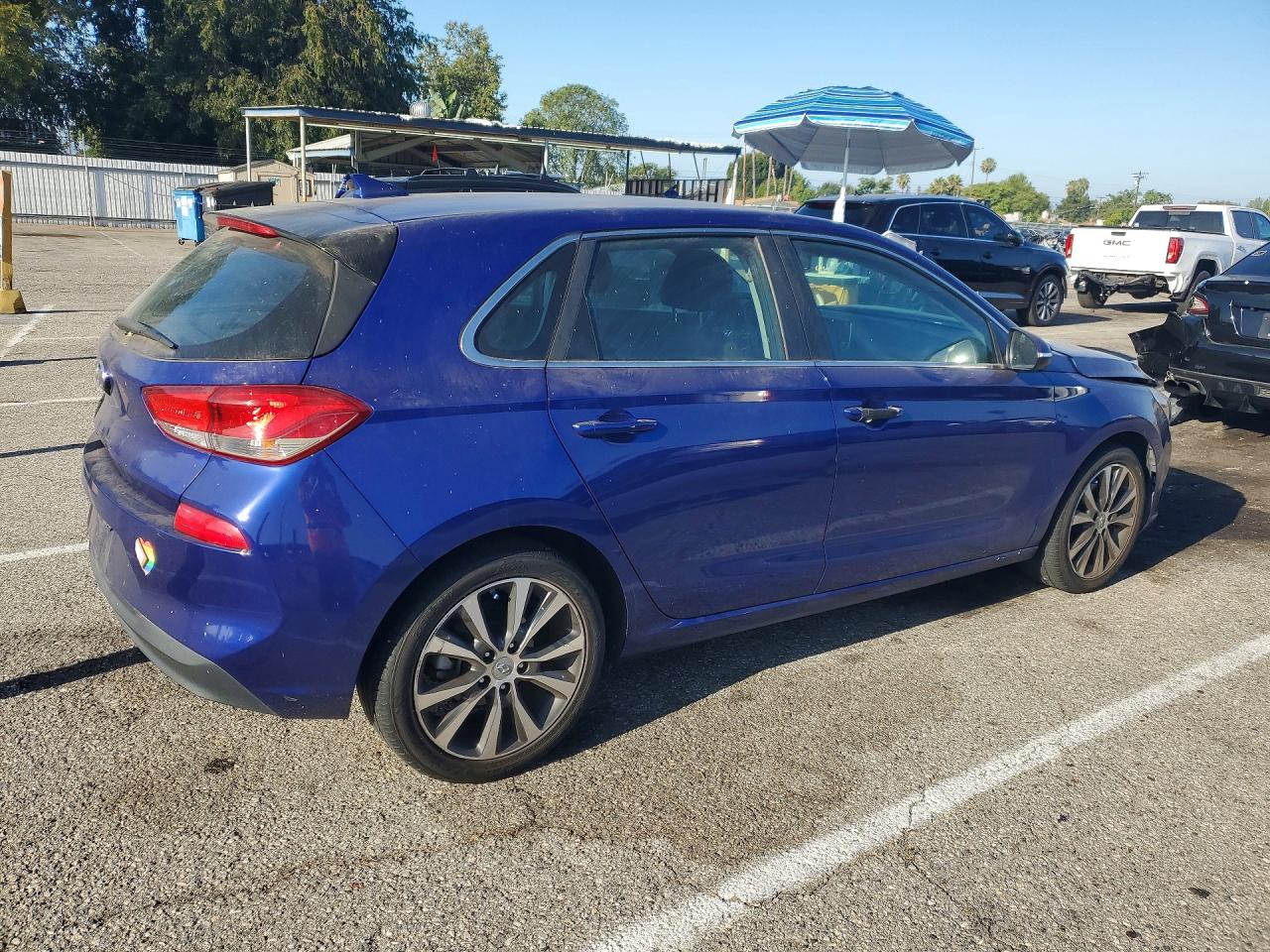 2018 Hyundai Elantra Gt Base Blue vin: KMHH35LEXJU079598