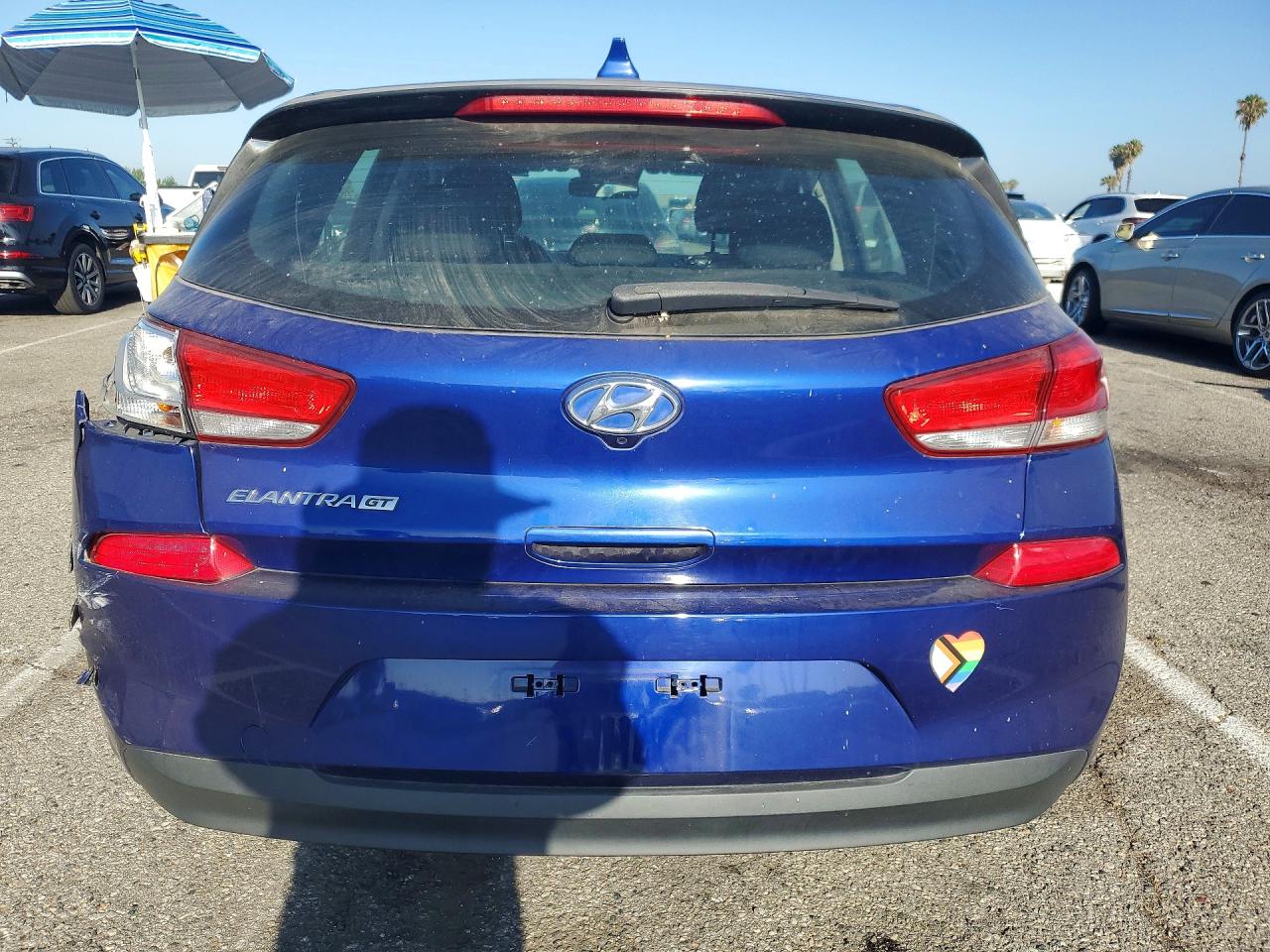 2018 Hyundai Elantra Gt Base Blue vin: KMHH35LEXJU079598