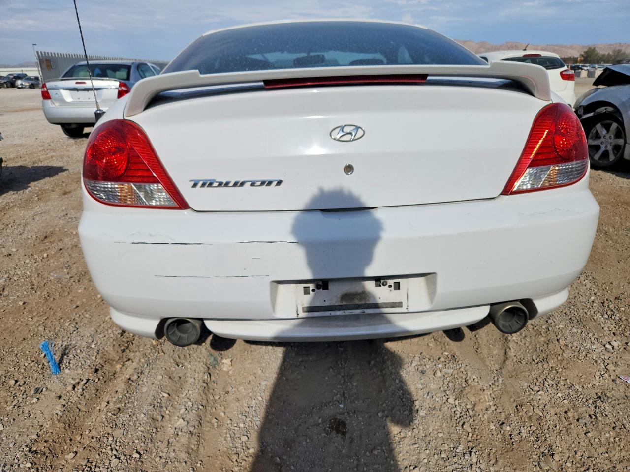 2005 Hyundai Tiburon White vin: KMHHM65D35U169091