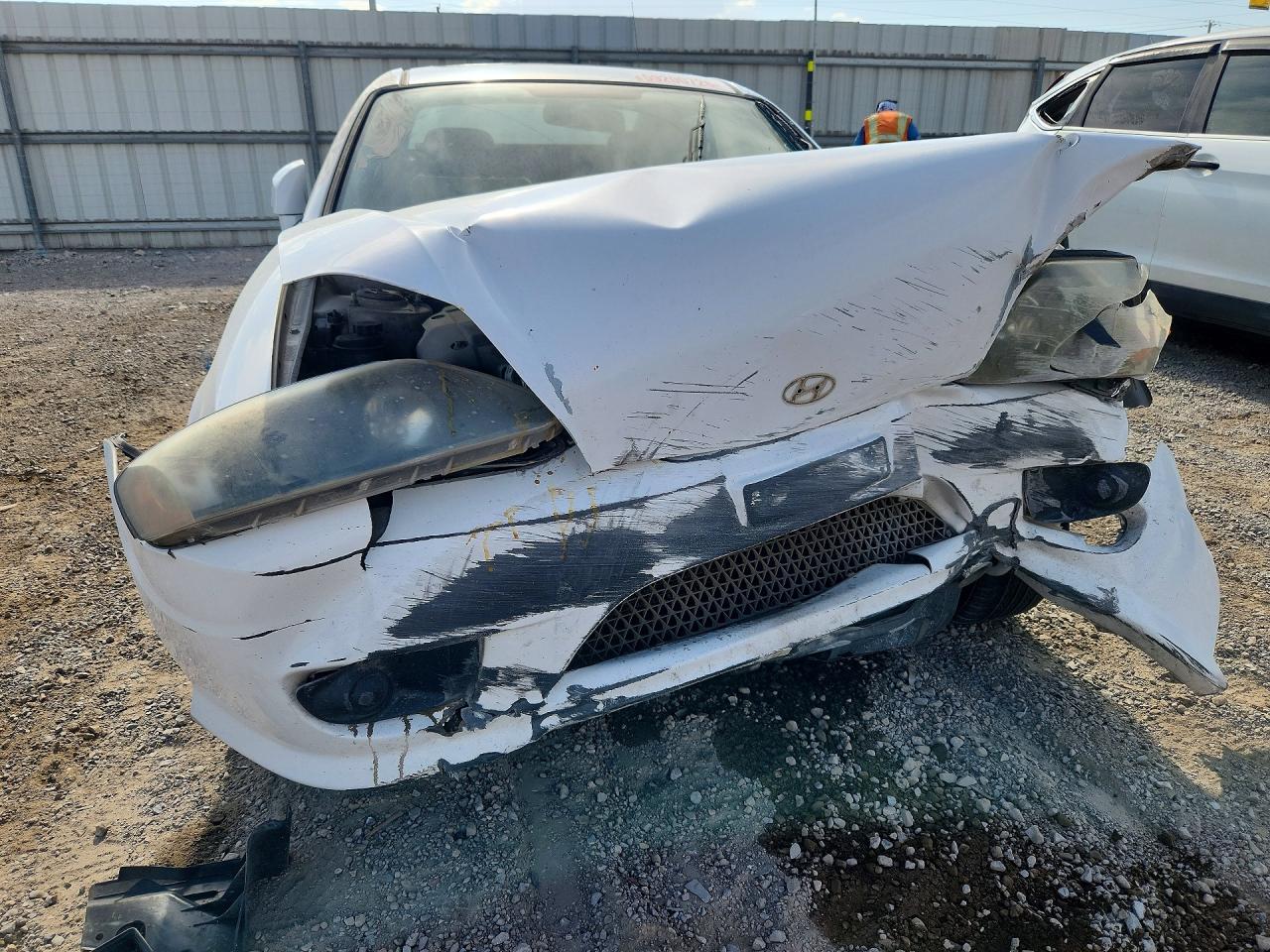 2005 Hyundai Tiburon White vin: KMHHM65D35U169091