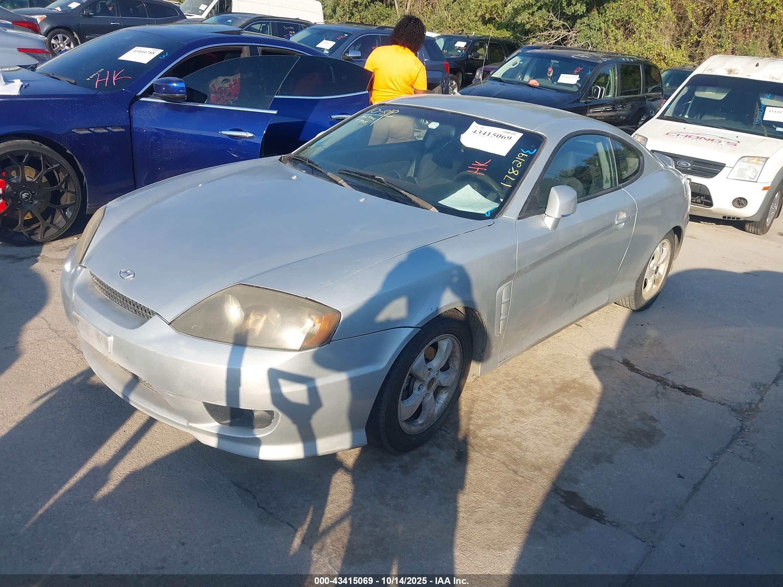 2005 Hyundai Tiburon Gs Серебряный vin: KMHHM65D45U178219