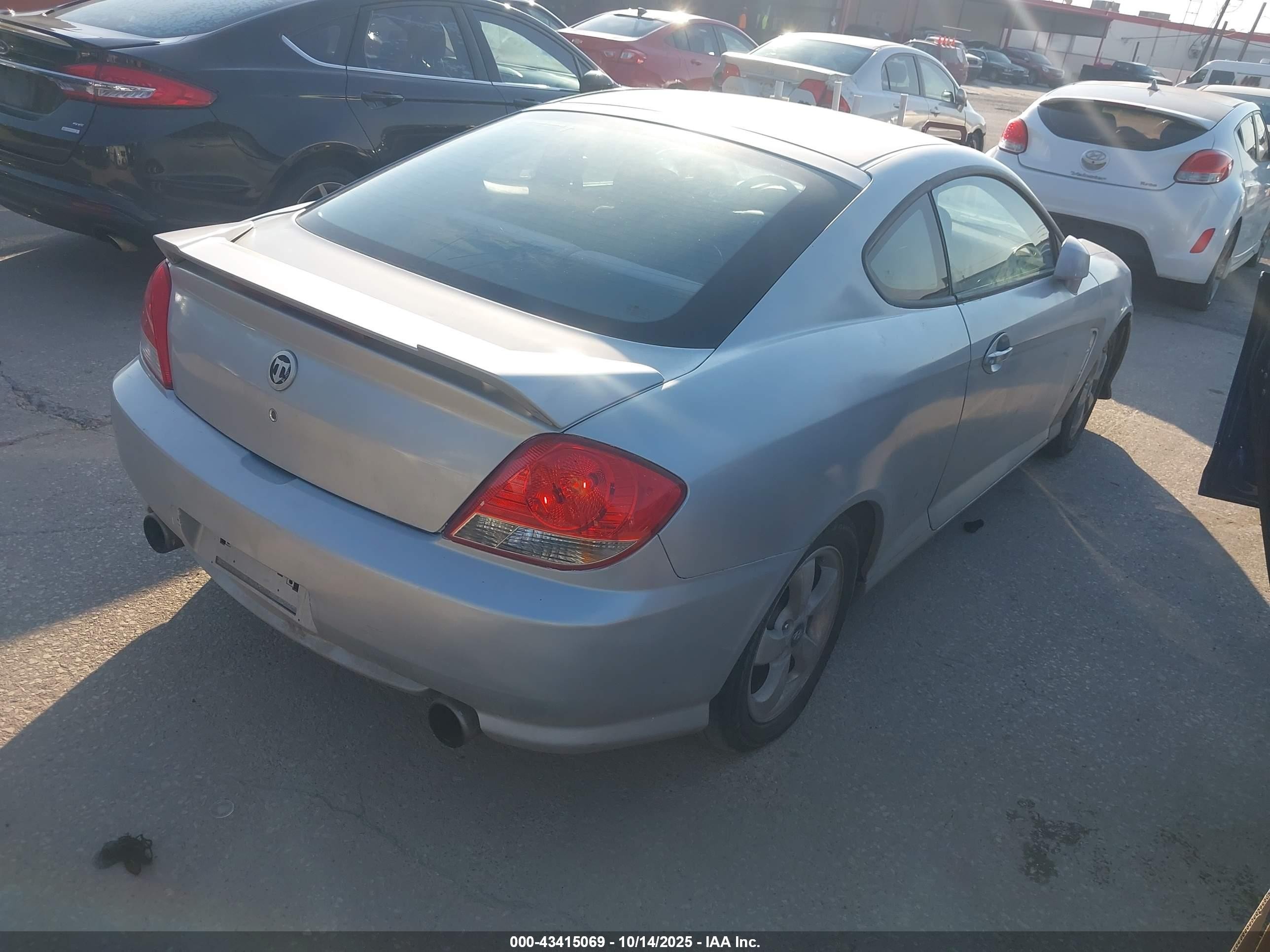 2005 Hyundai Tiburon Gs Серебряный vin: KMHHM65D45U178219