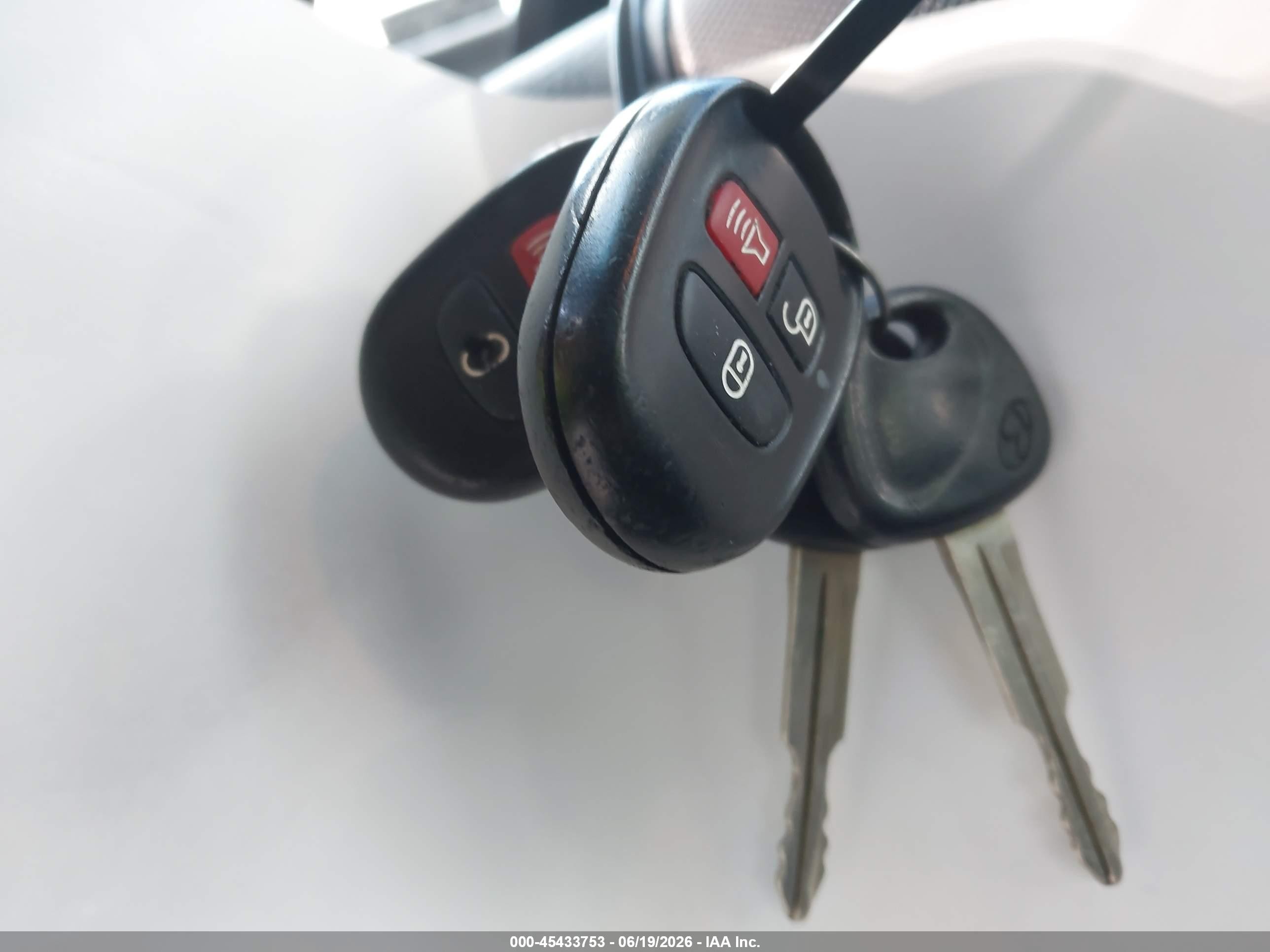 2007 Hyundai Tiburon Gs Белый vin: KMHHM66D17U235848