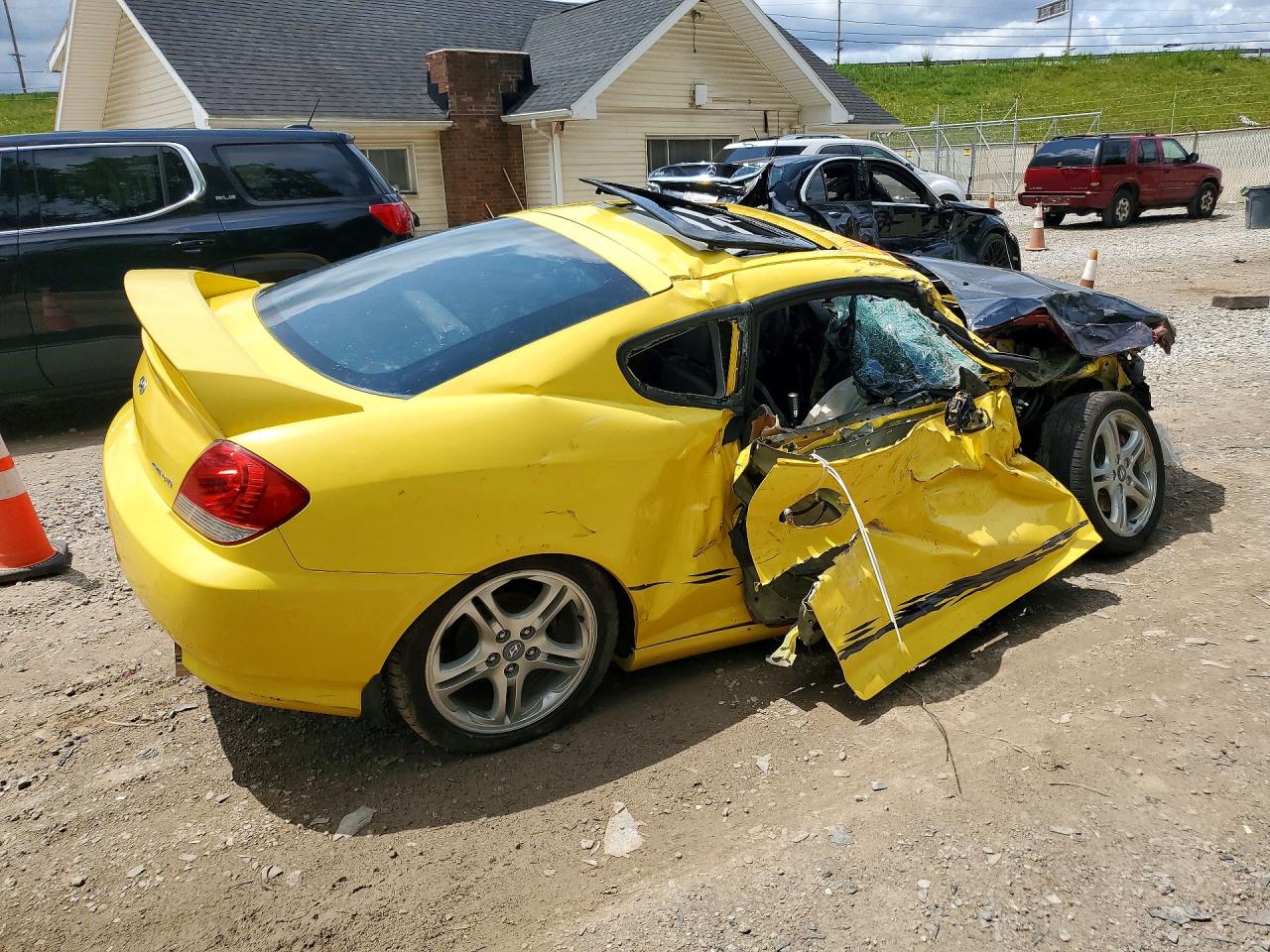2005 Hyundai Tiburon Gt Yellow vin: KMHHN65F05U183139