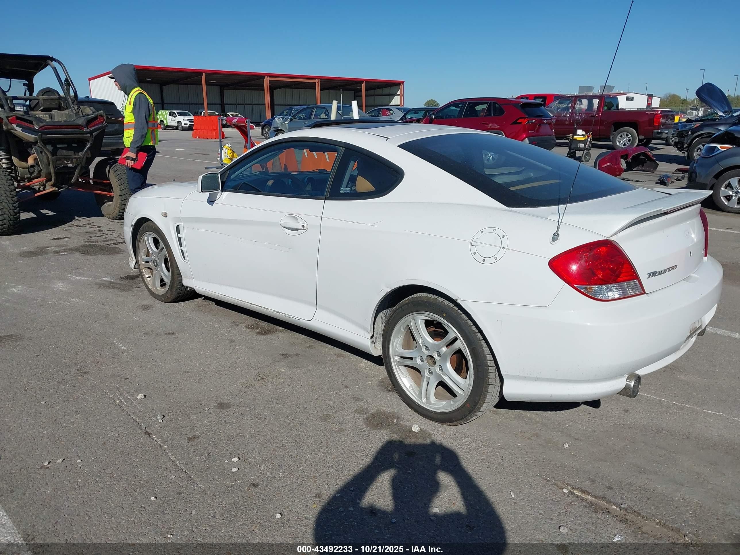 2006 Hyundai Tiburon Gt/gt Limited/se Белый vin: KMHHN65F46U208237