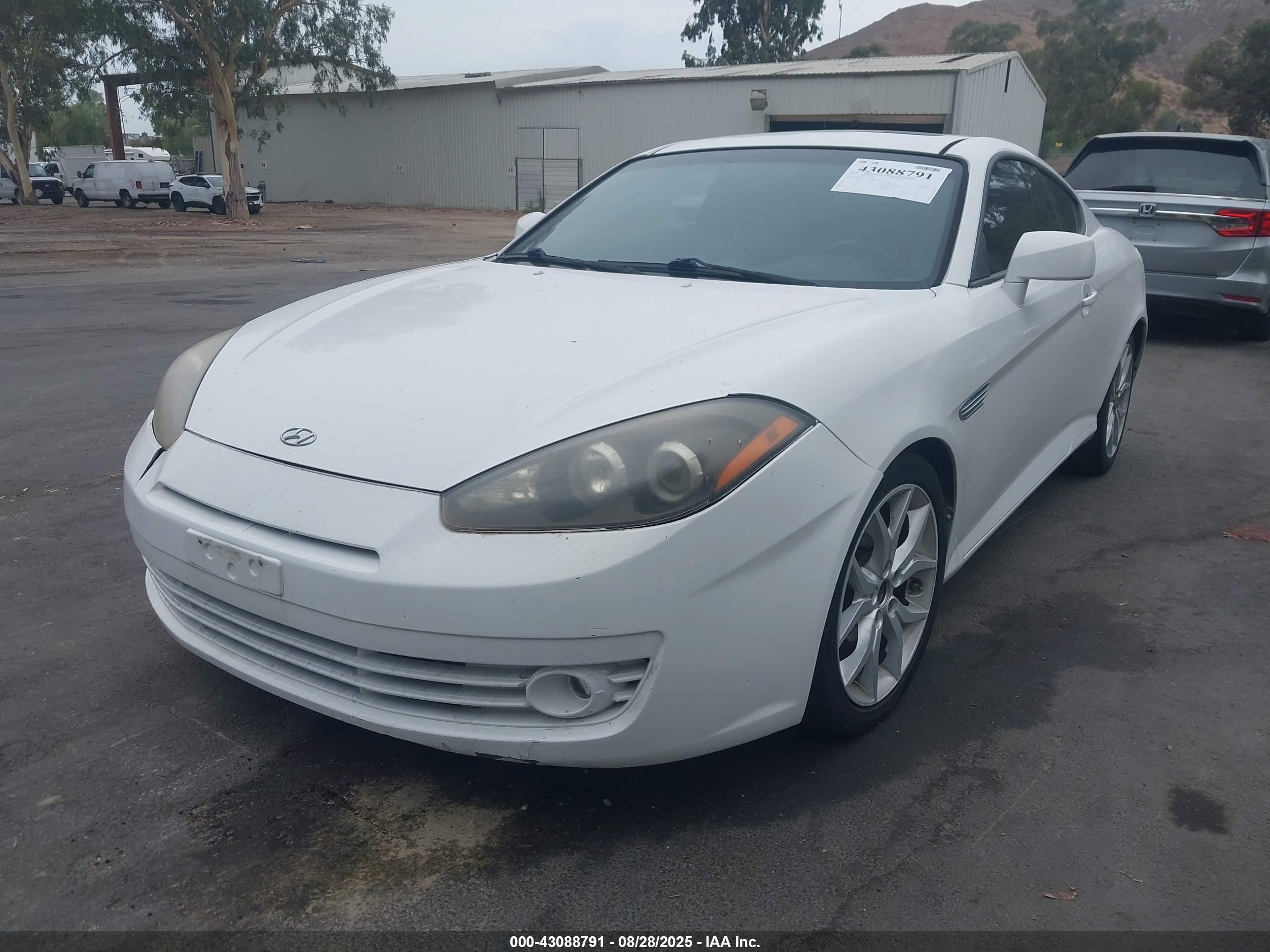 2007 Hyundai Tiburon Gt/gt Limited/se White vin: KMHHN66F17U256049