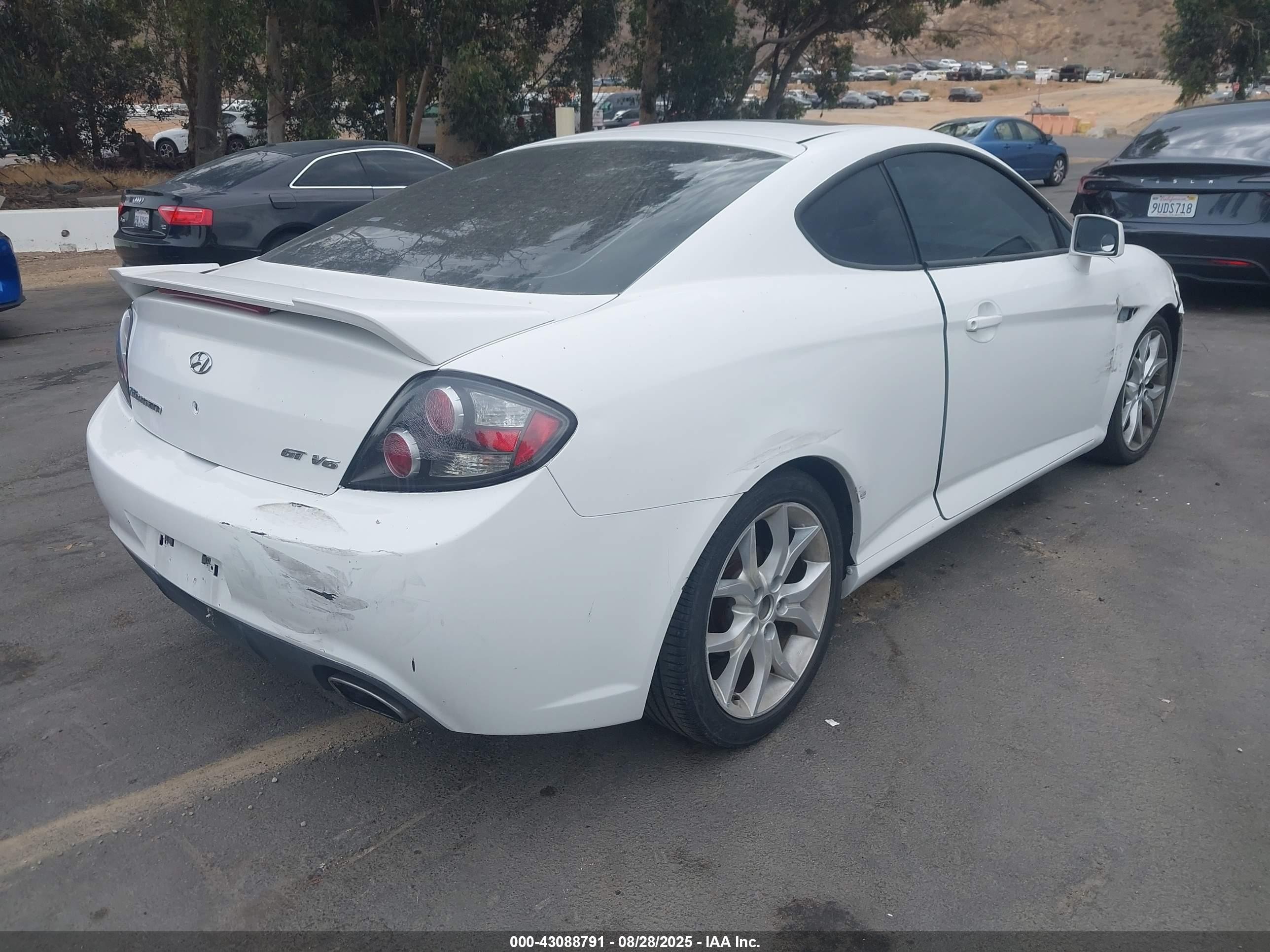 2007 Hyundai Tiburon Gt/gt Limited/se White vin: KMHHN66F17U256049