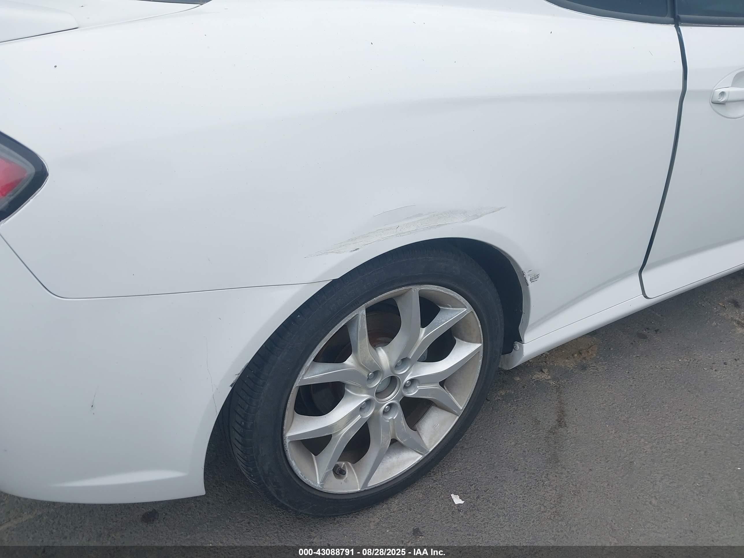 2007 Hyundai Tiburon Gt/gt Limited/se White vin: KMHHN66F17U256049