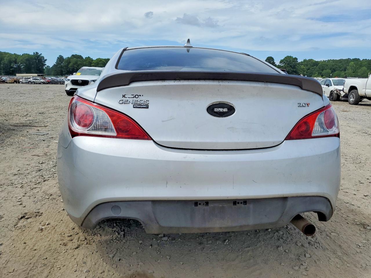 2010 Hyundai Genesis Coupe 2.0t Silver vin: KMHHT6KD1AU021183