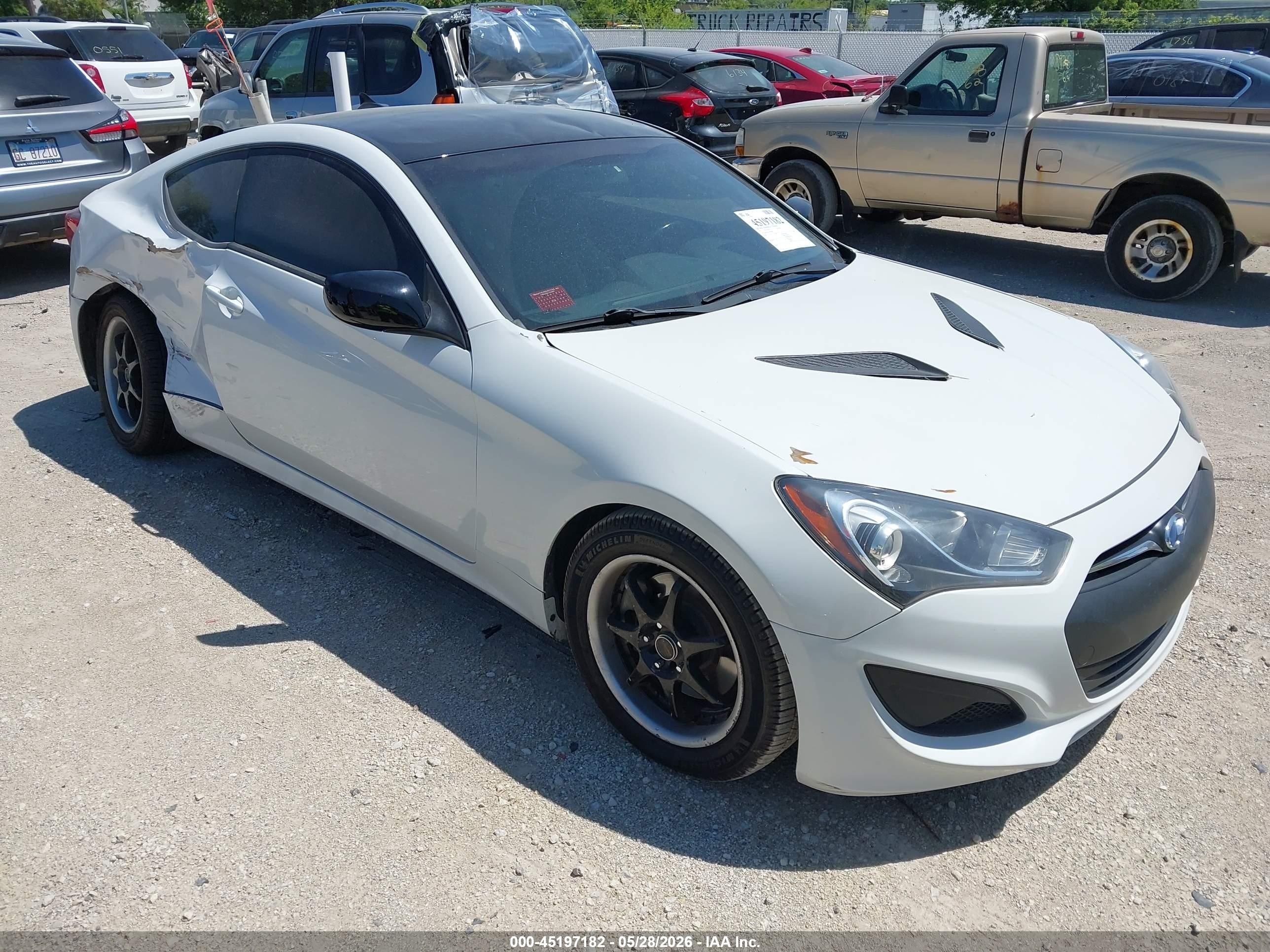 2013 Hyundai Genesis 2.0t White vin: KMHHT6KD1DU089682