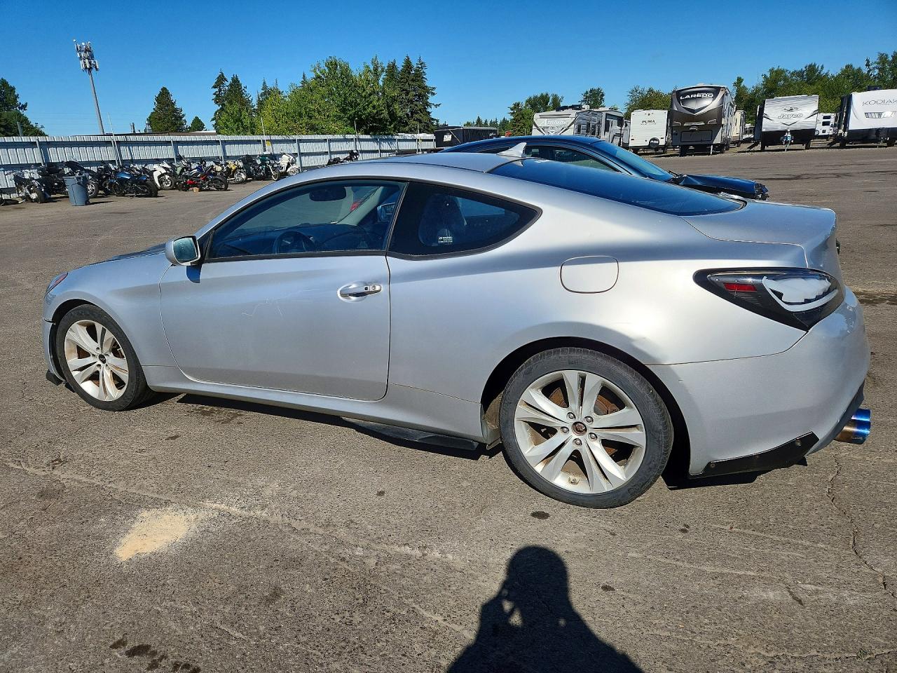 2010 Hyundai Genesis Coupe 2.0t Premium Silver vin: KMHHT6KD2AU010208