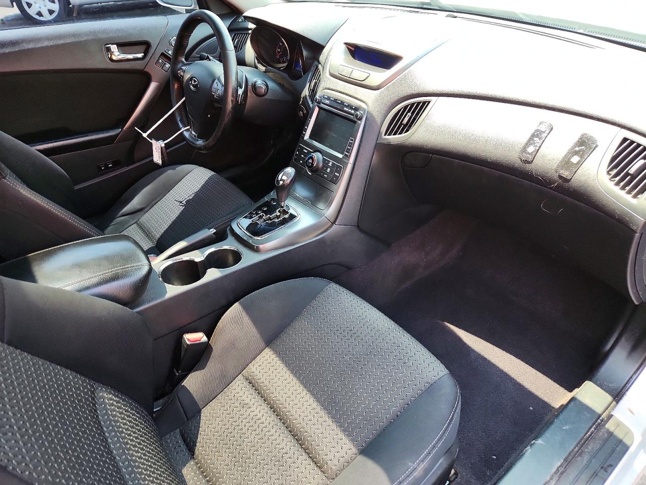 2011 Hyundai Genesis Coupe 2.0t Premium Silver vin: KMHHT6KD2BU045235