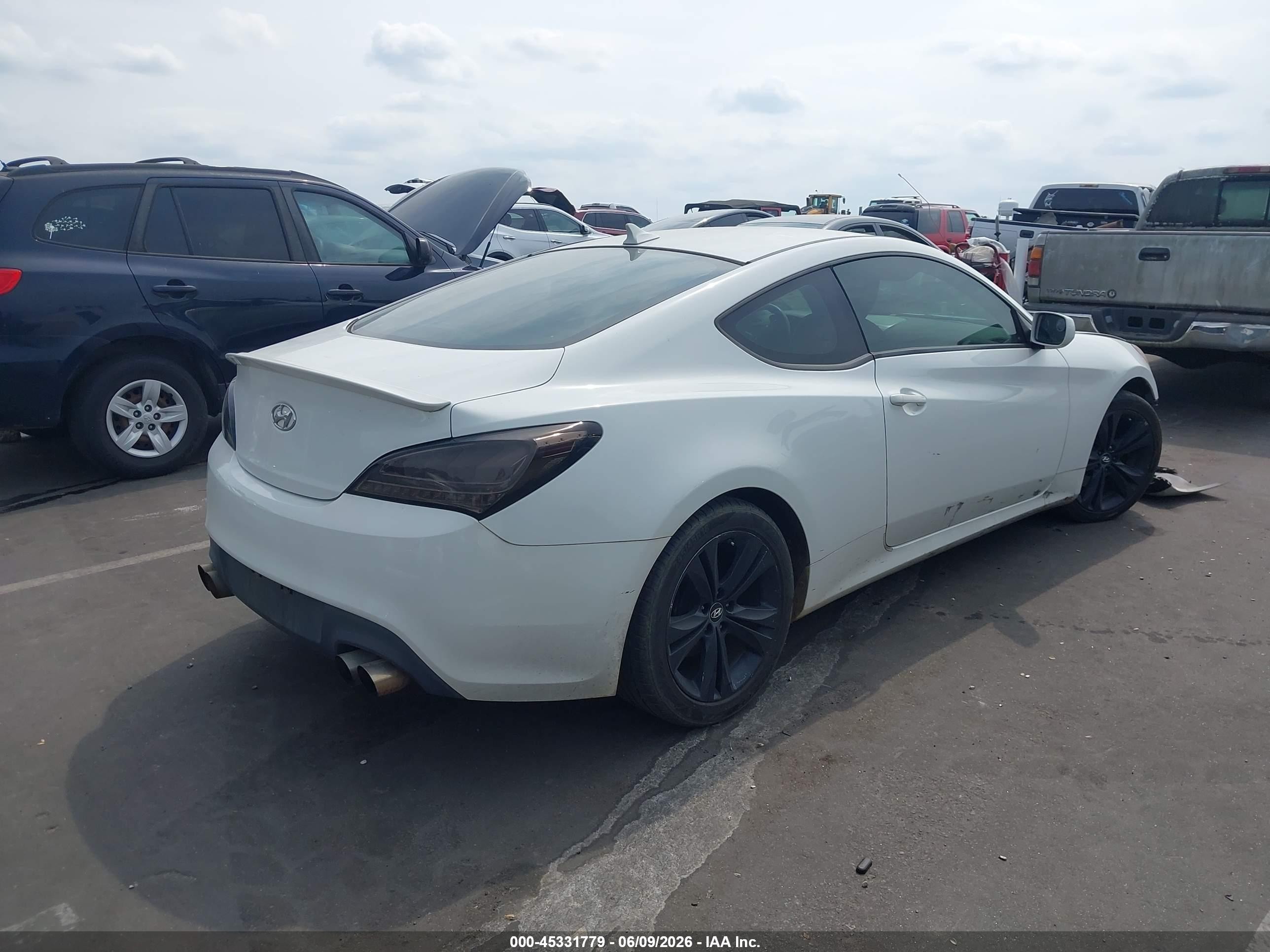 2012 Hyundai Genesis 2.0t White vin: KMHHT6KD2CU067737