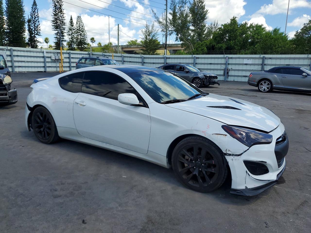 2013 Hyundai Genesis Coupe 2.0t White vin: KMHHT6KD2DU105193