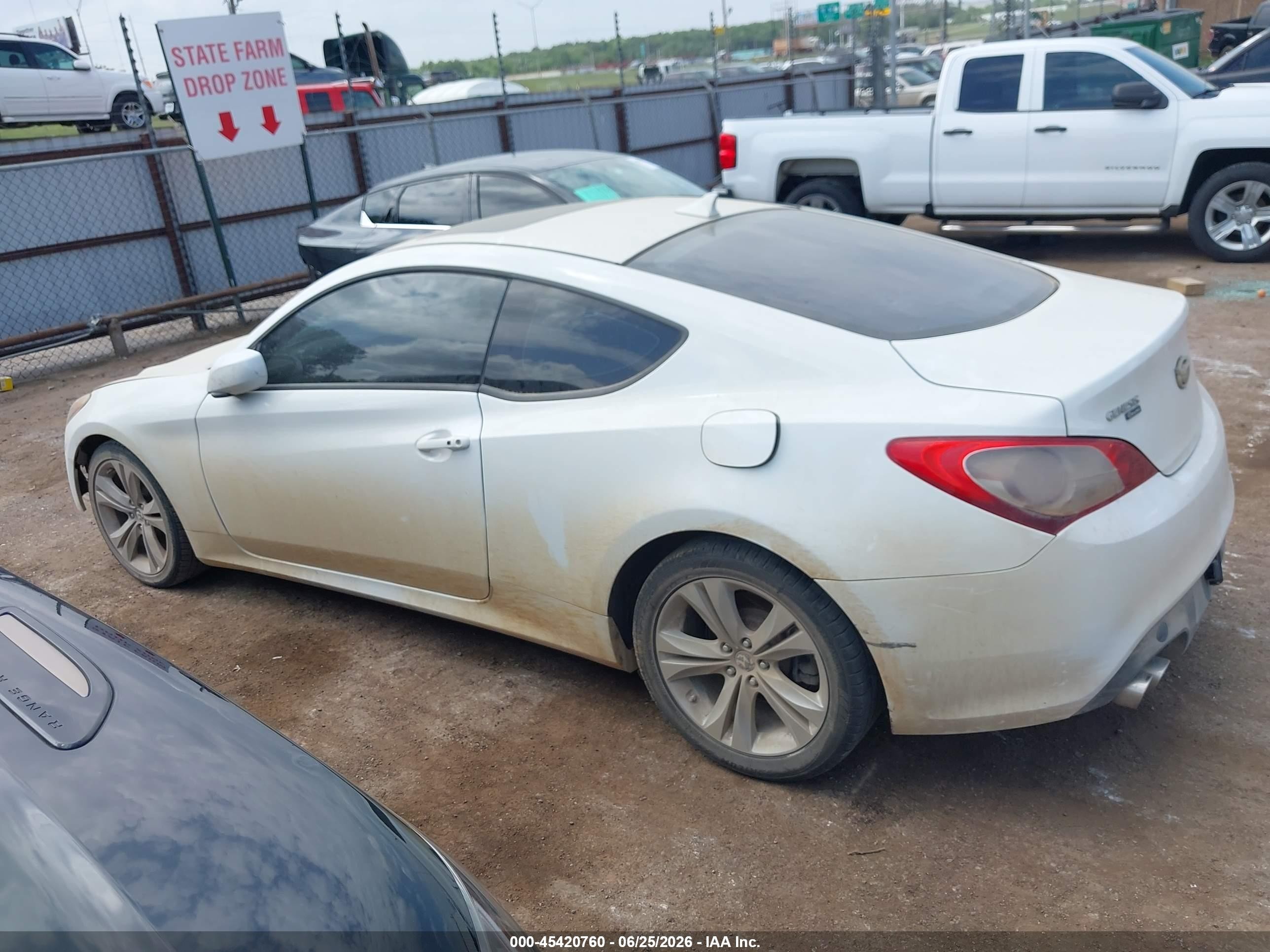 2010 Hyundai Genesis 2.0t Premium White vin: KMHHT6KD3AU018642