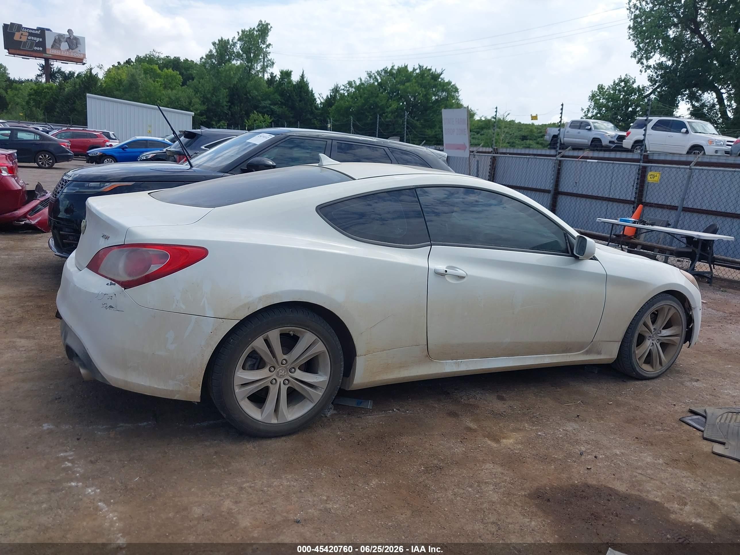 2010 Hyundai Genesis 2.0t Premium White vin: KMHHT6KD3AU018642
