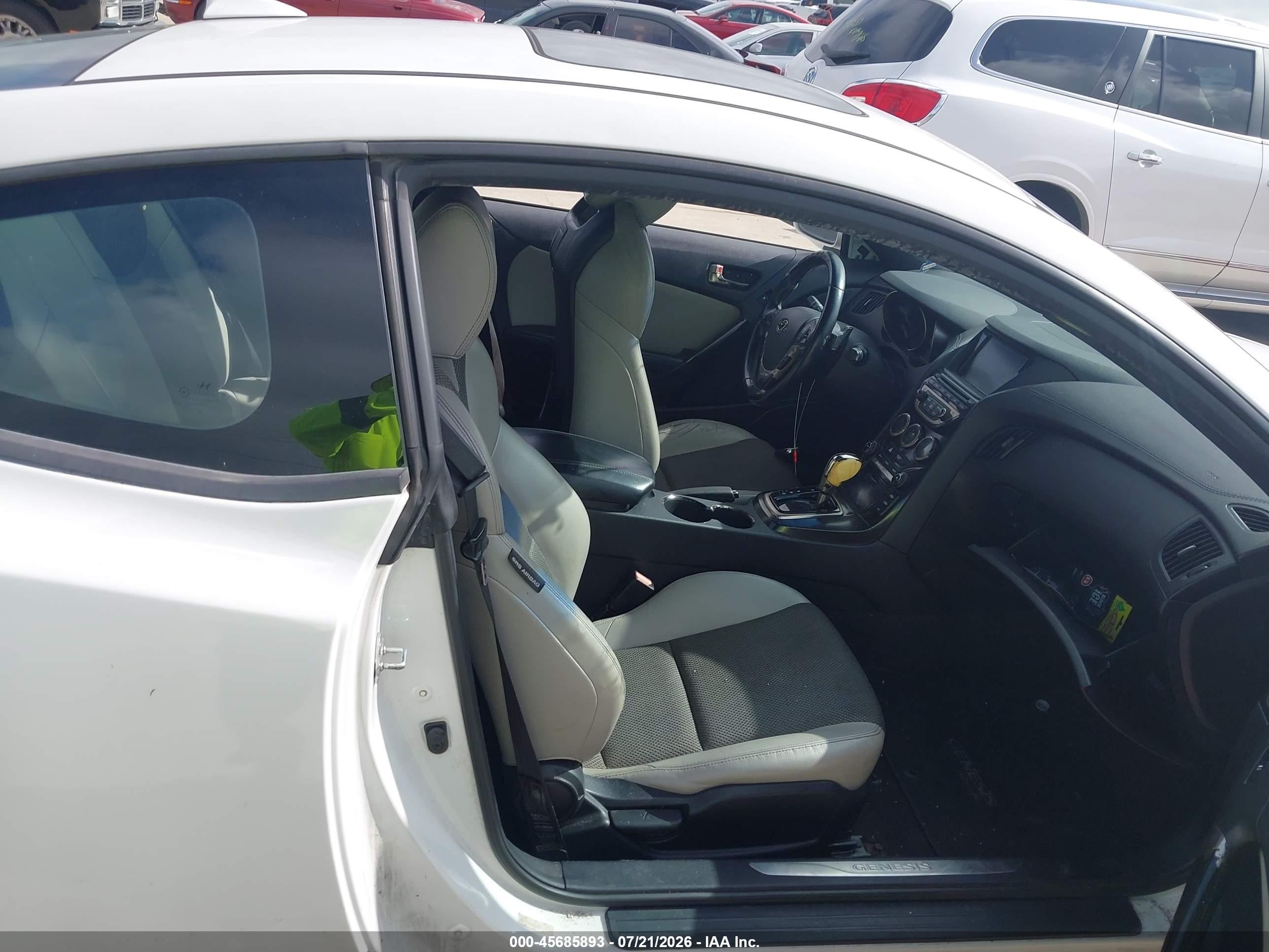 2013 Hyundai Genesis 2.0t Premium White vin: KMHHT6KD3DU083057
