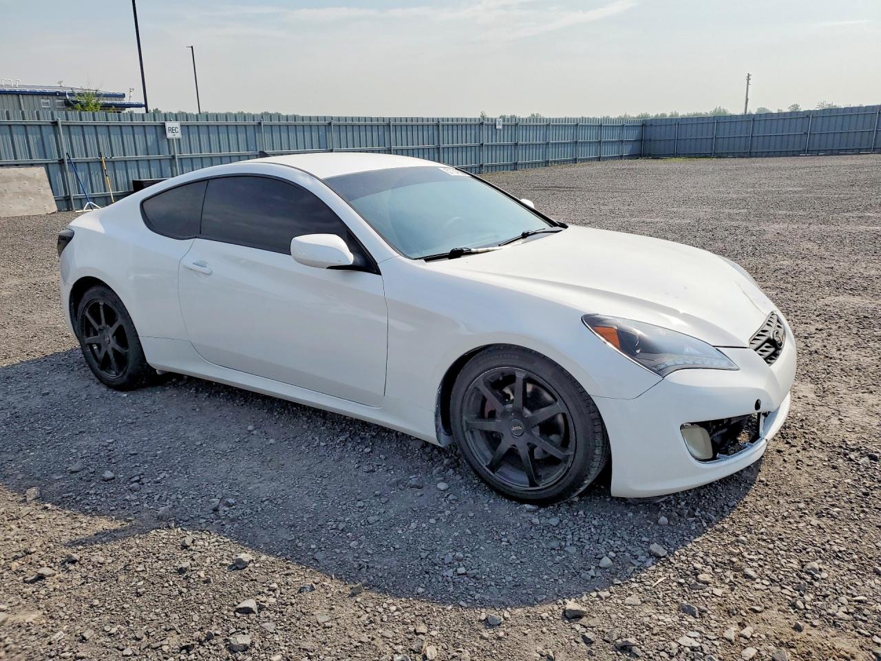 2010 Hyundai Genesis Coupe 2.0t White vin: KMHHT6KD6AU015055